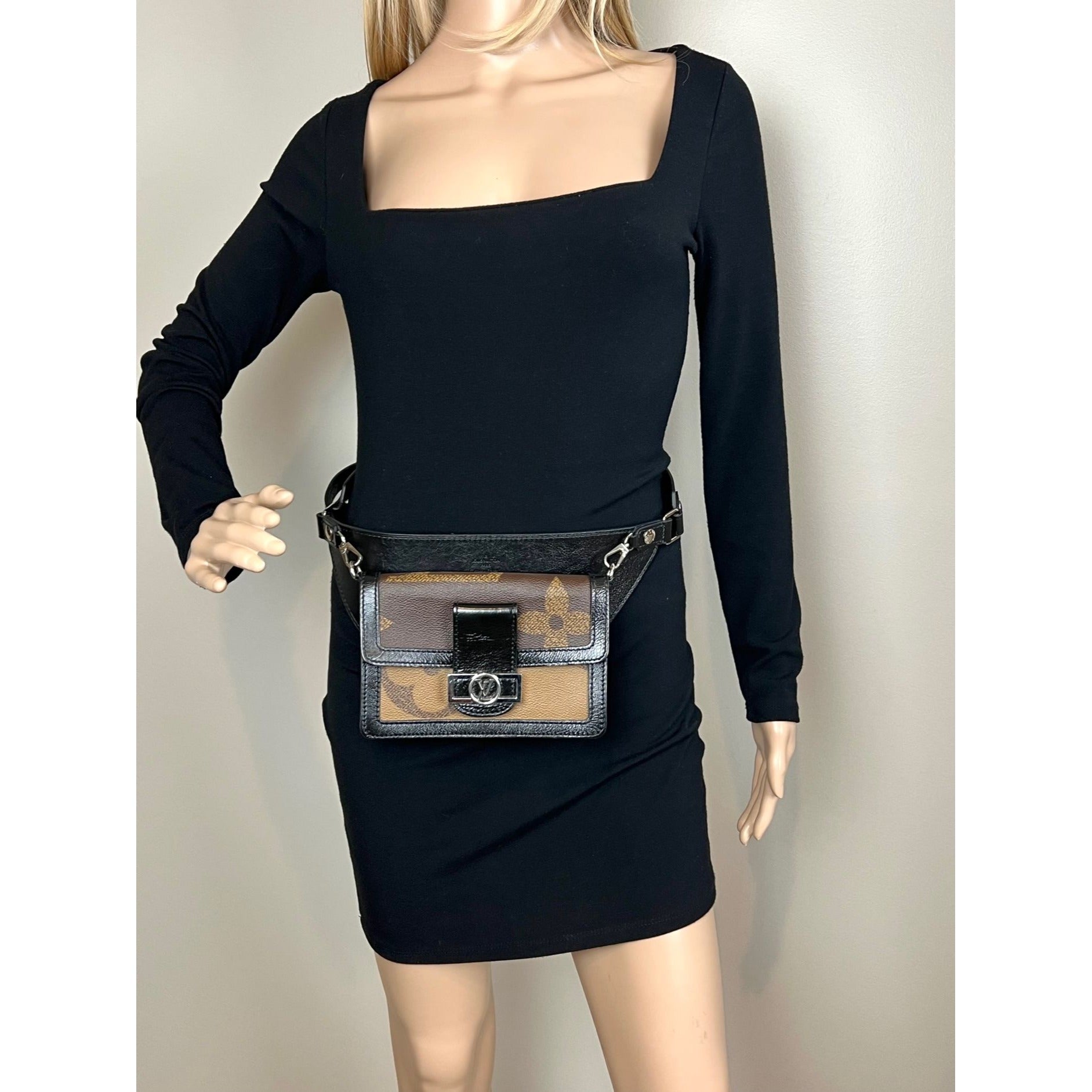 Ví cầm tay Louis Vuitton Reverse Giant Monogram Dauphine Belt Bumbag