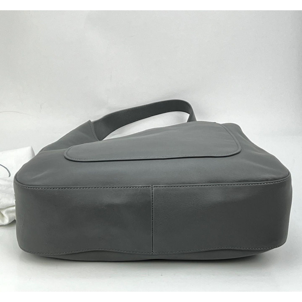 Túi Hobo màu xám của Prada Vitello Daino