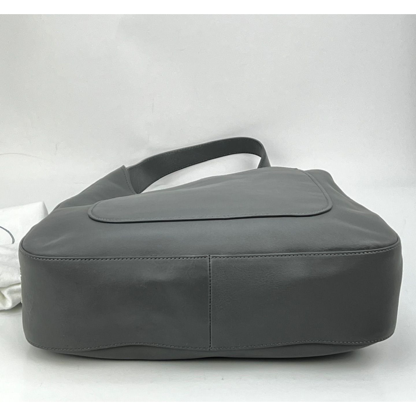 Túi Hobo màu xám của Prada Vitello Daino