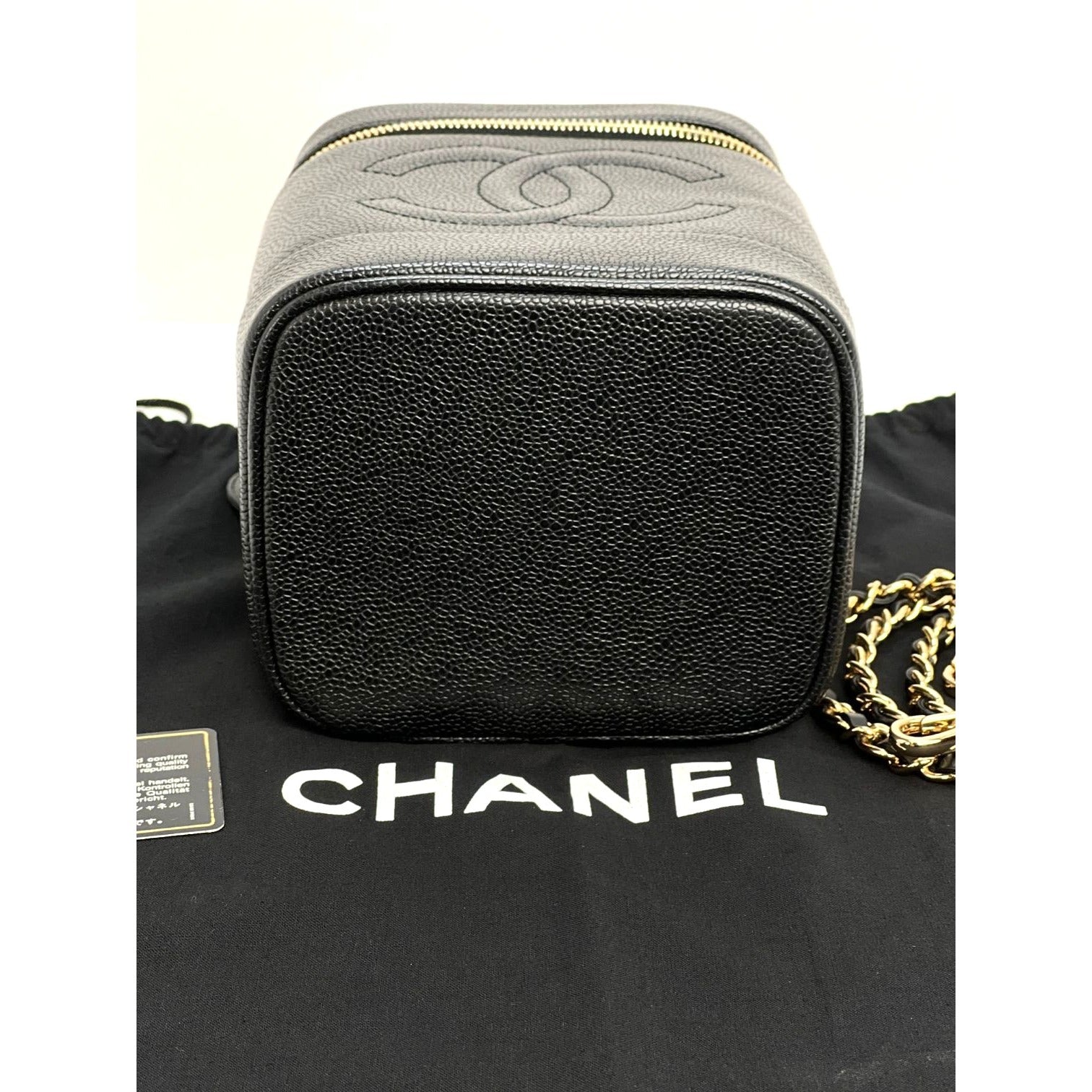 Túi đựng mỹ phẩm Chanel Vanity Cosmetic Case màu đen bằng da Caviar