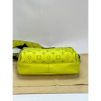 Túi đeo chéo ngoài trời Taigarama màu vàng của LOUIS VUITTON