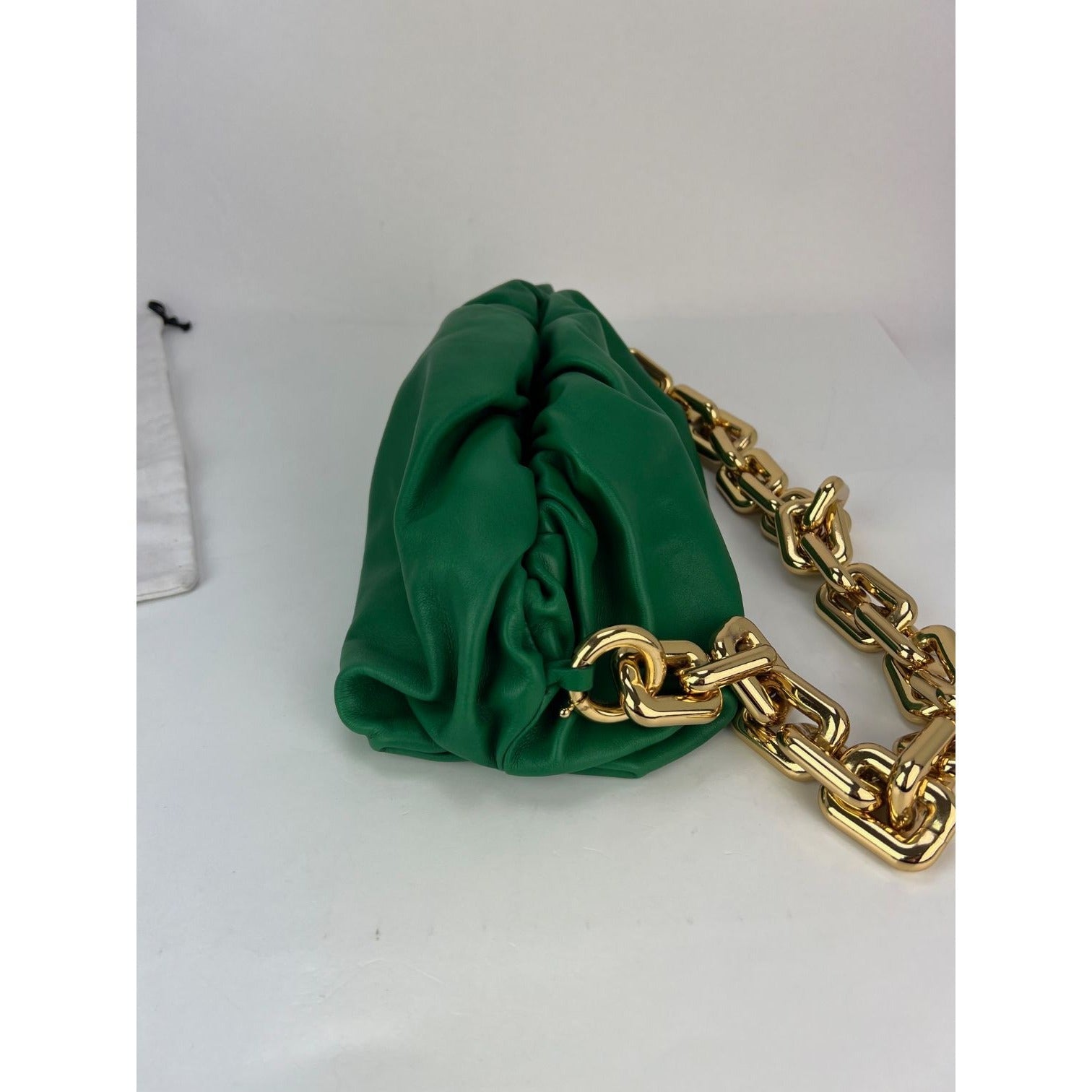 Túi cầm tay da Bottega Veneta Green Chain Leather Pouch Bag