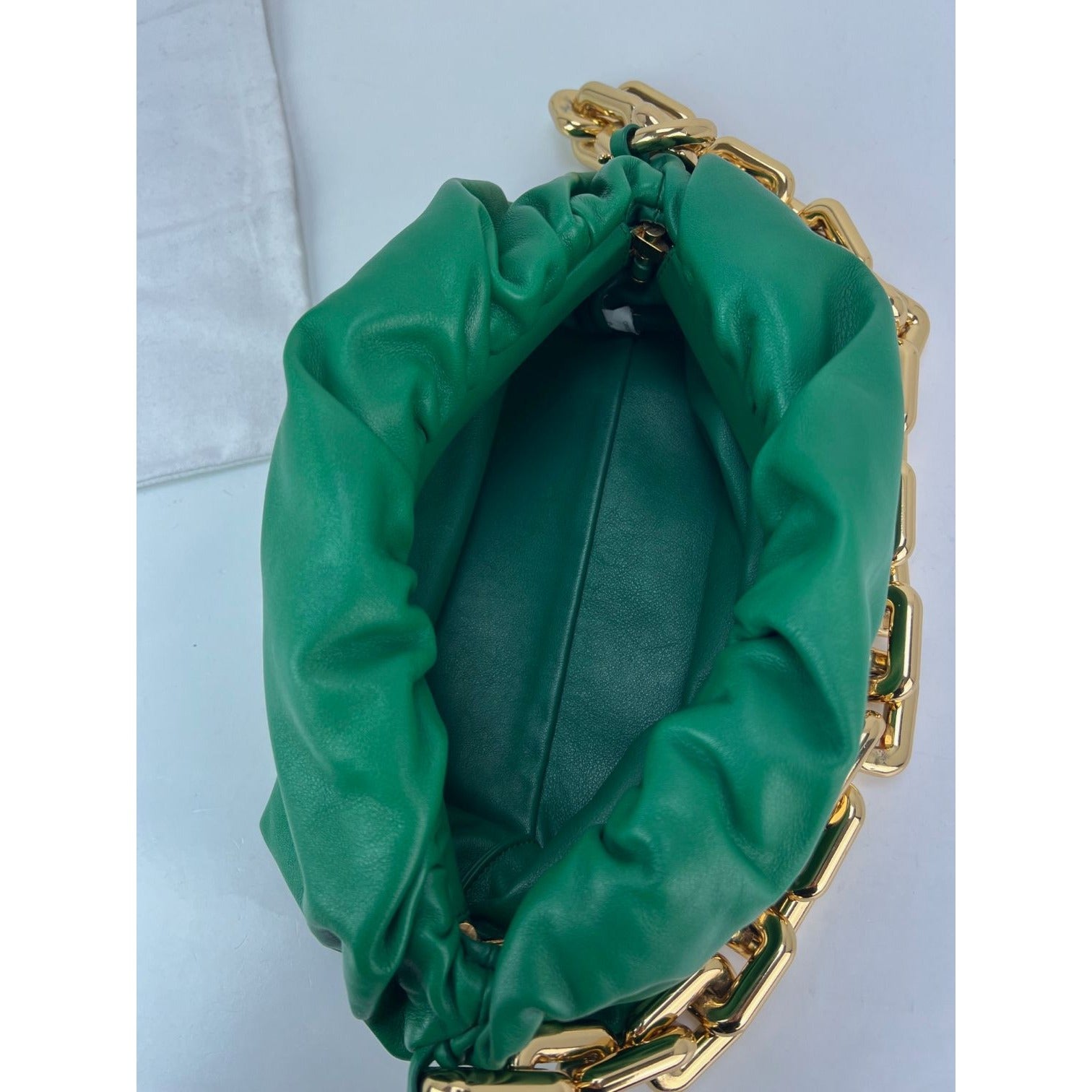 Túi cầm tay da Bottega Veneta Green Chain Leather Pouch Bag