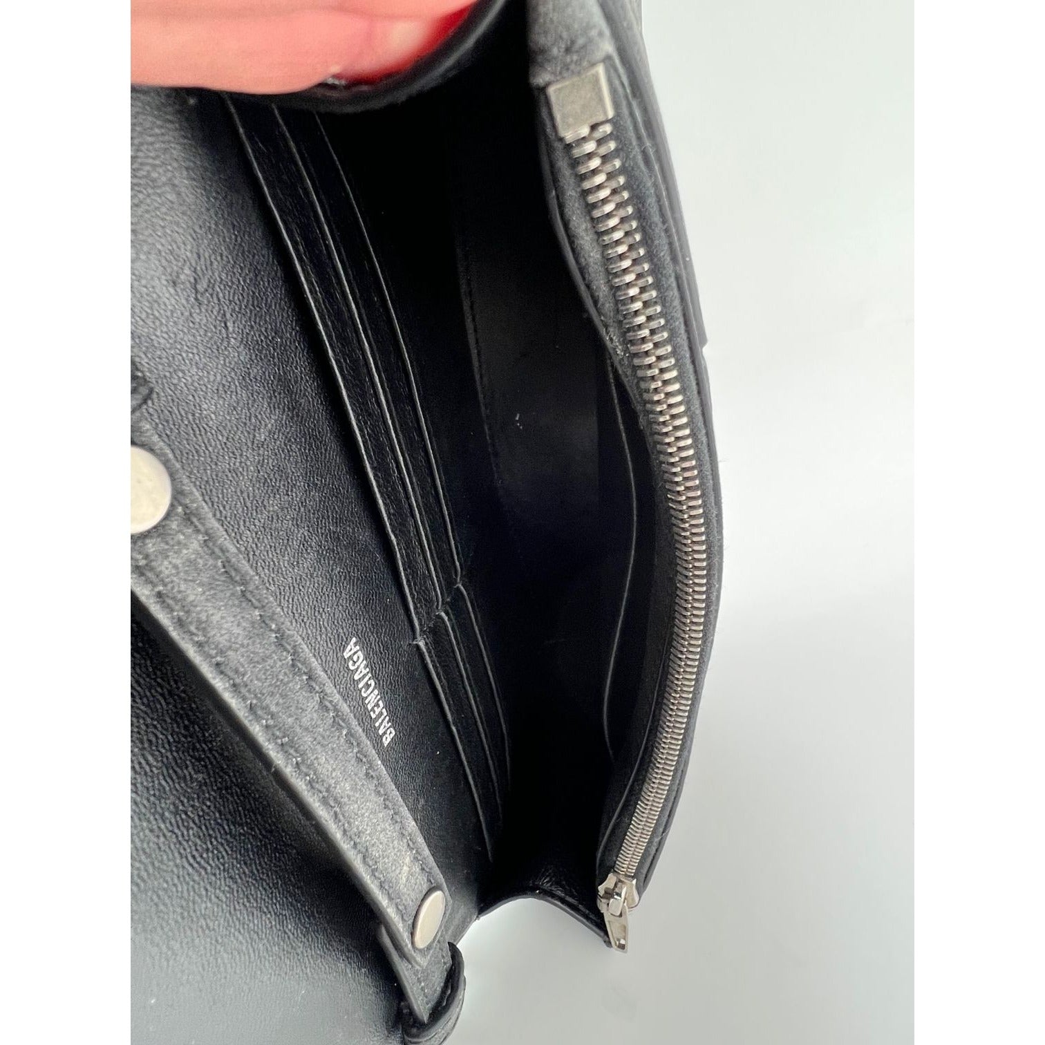 Túi đeo vai đính đá lấp lánh màu đen BALENCIAGA Hourglass Wallet On Chain