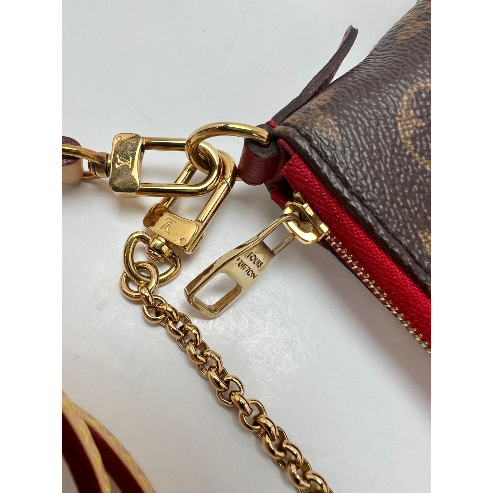 Túi đeo chéo LOUIS VUITTON Pallas Monogram Clutch Cherry