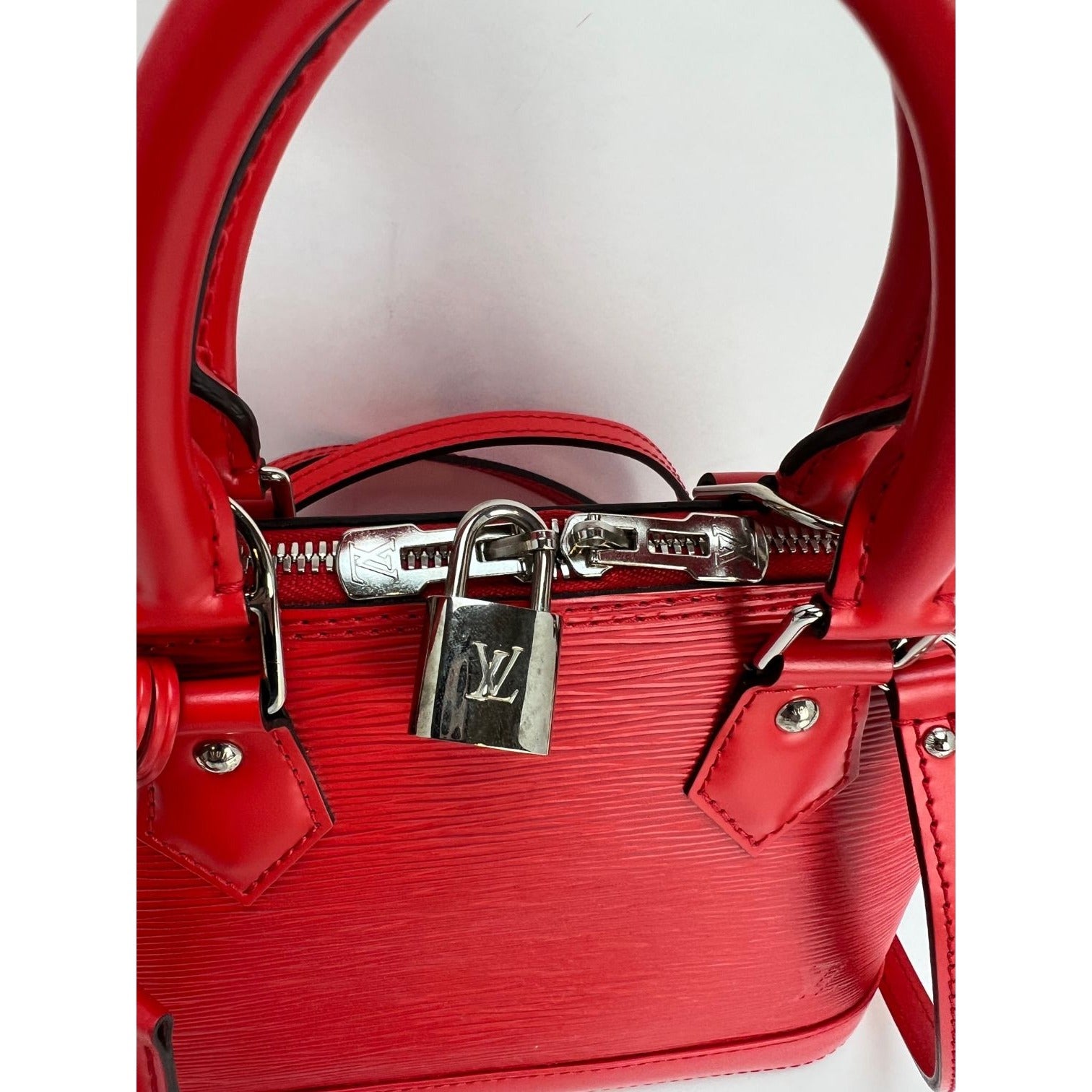 Túi đeo vai LOUIS VUITTON Alma BB Epi coquelicot