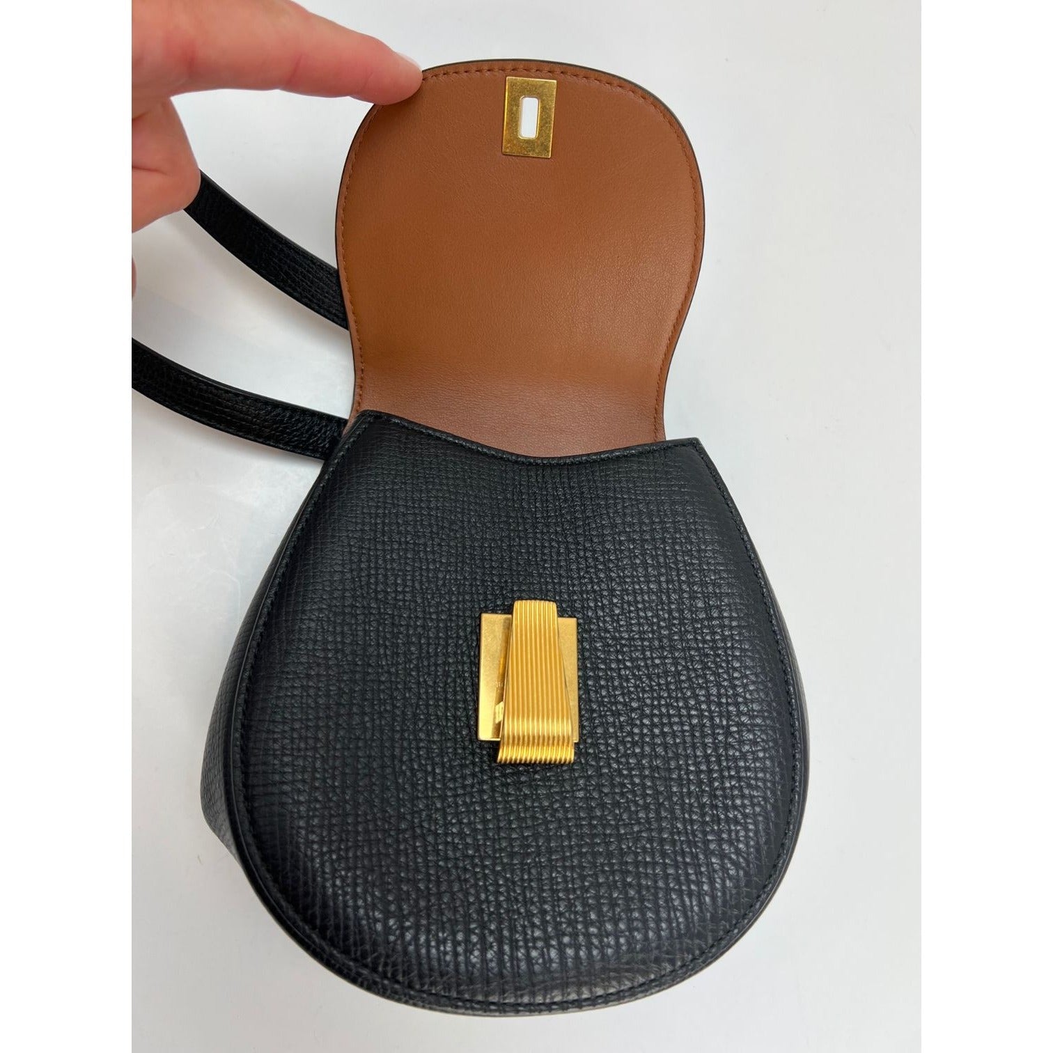 Túi đeo hông Bottega Veneta Palmellato Calfskin bo tròn màu đen