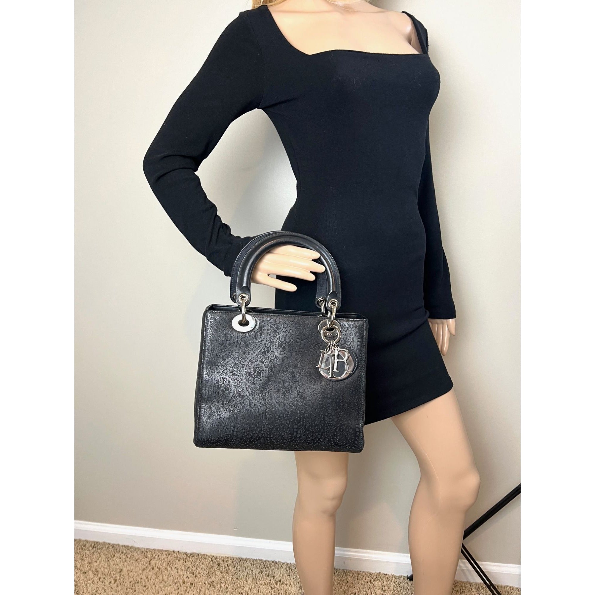 Túi đeo vai Christian Dior Medium Lady Laced Black Leather Limited Edition