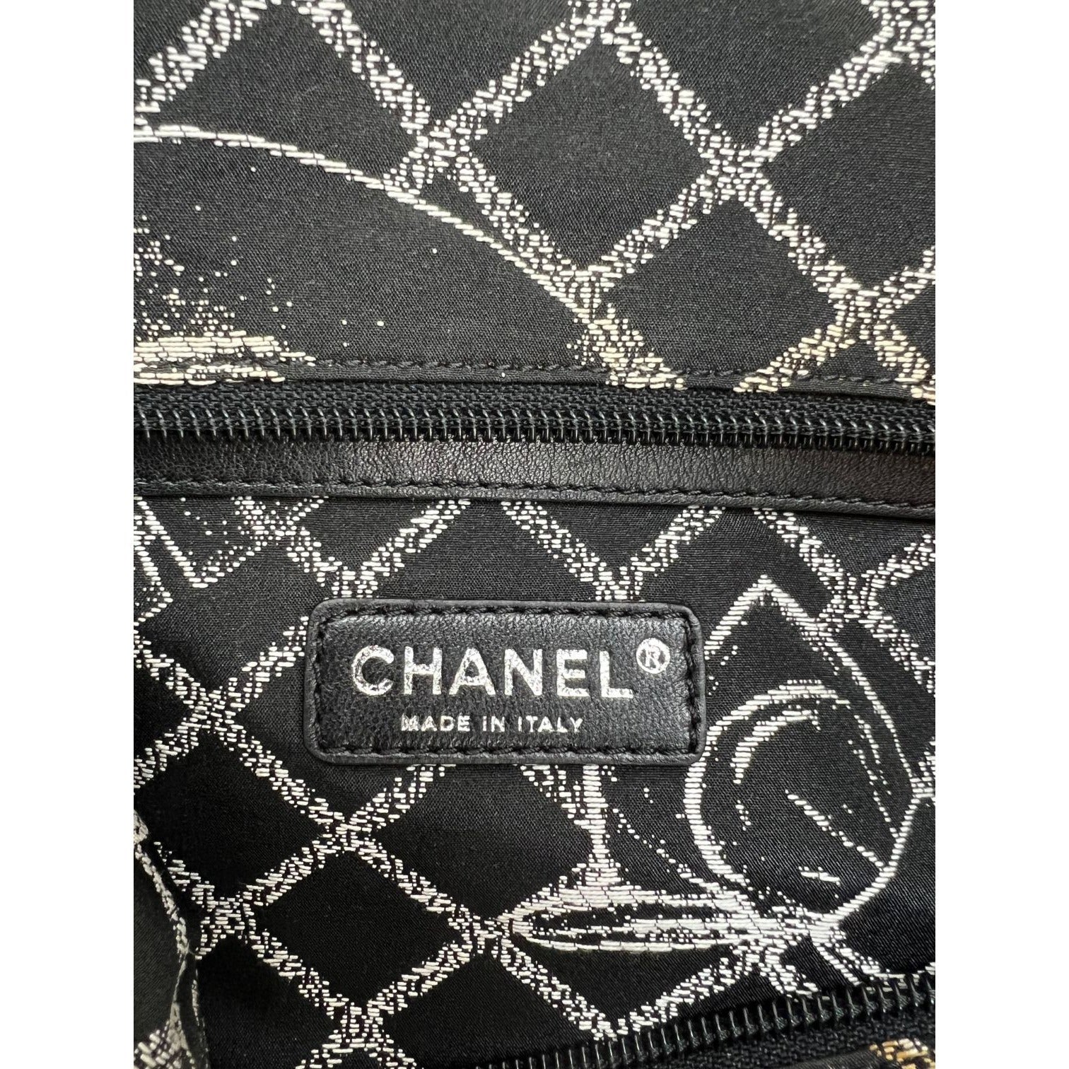 Chanel Essential 31 Rue Cambon Túi da màu trắng dốc