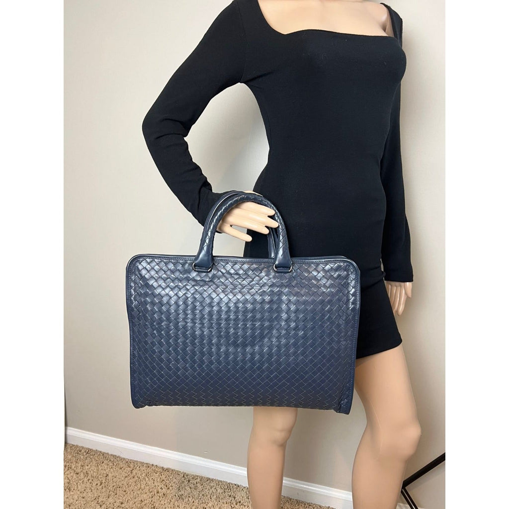 Túi đựng tài liệu có khóa kéo hàng đầu của Bottega Veneta Intrecciato