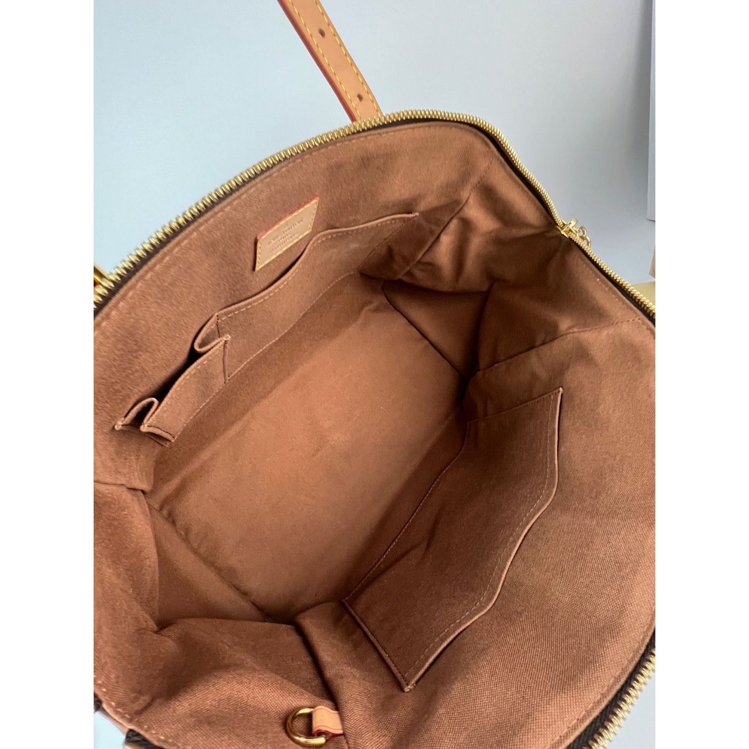 Túi đeo vai Louis Vuitton Tivoli GM Monogram