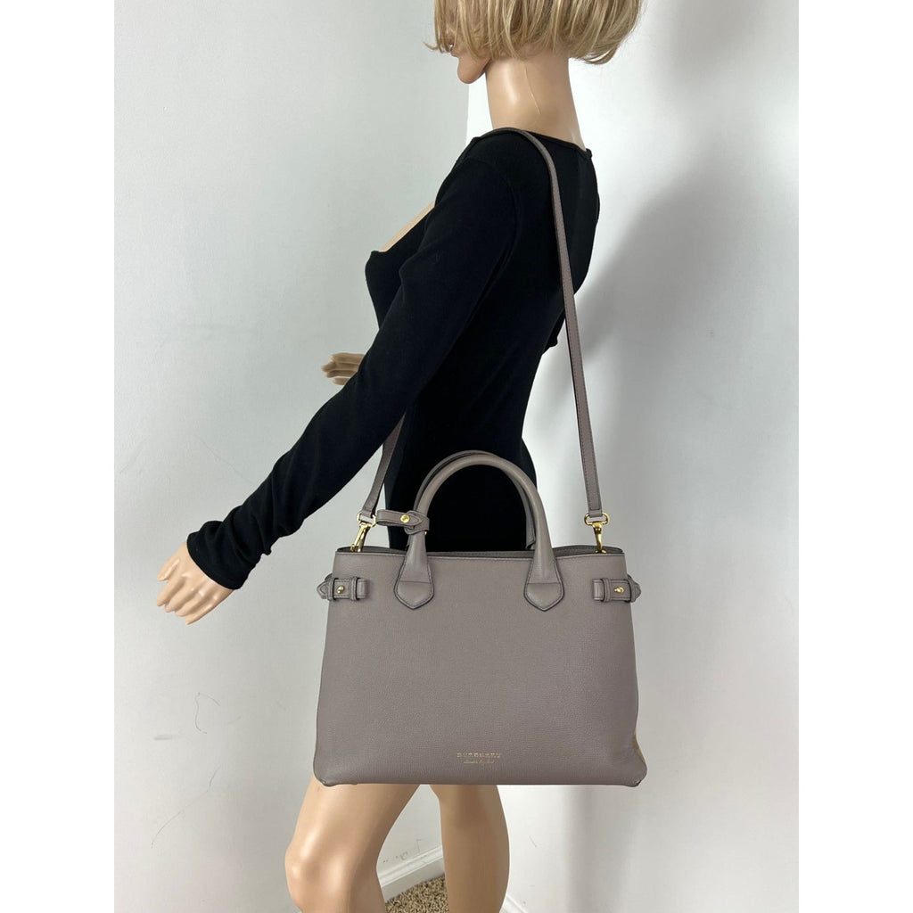 Túi xách tay vải canvas kẻ caro cỡ trung Burberry Banner House