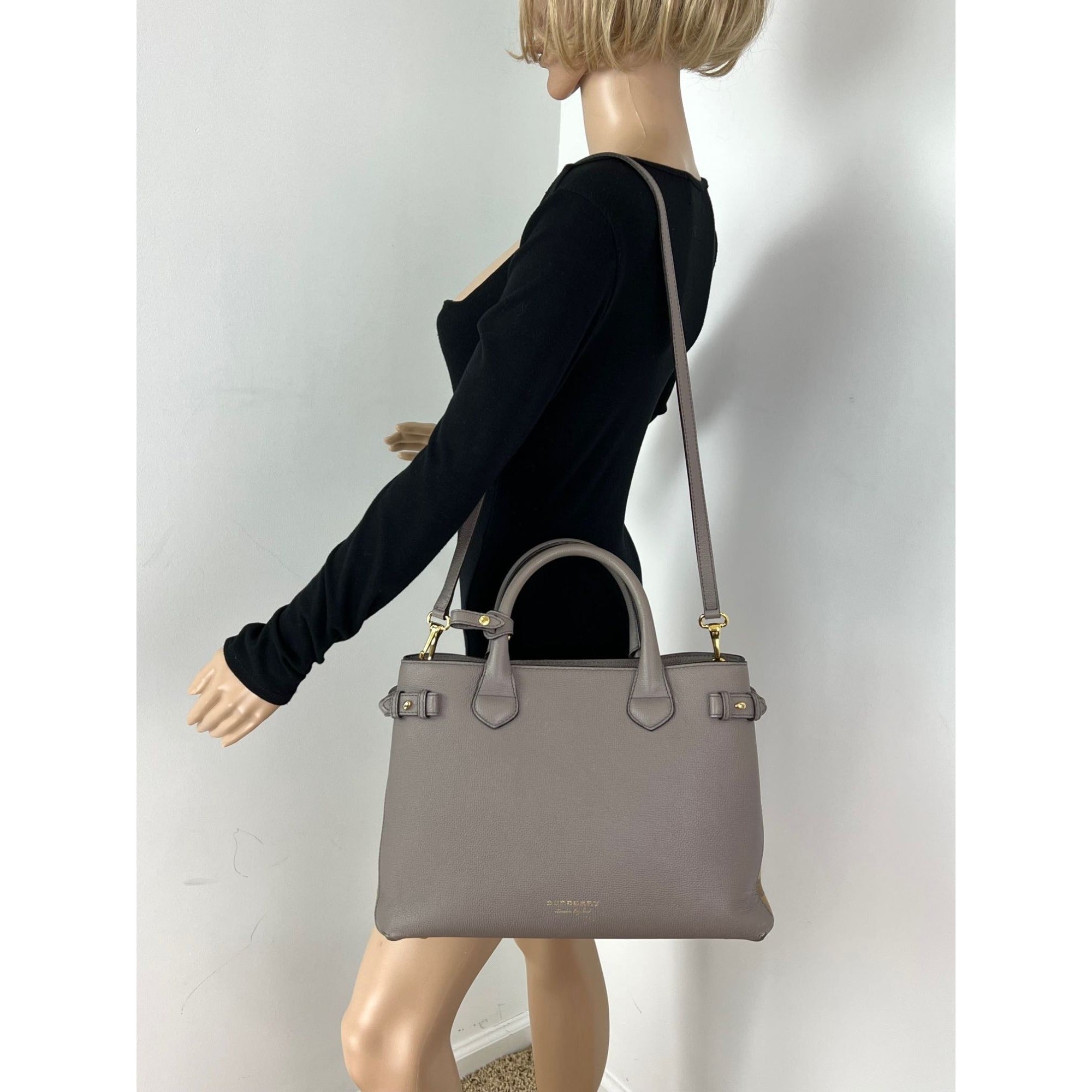 Túi xách tay vải canvas kẻ caro cỡ trung Burberry Banner House