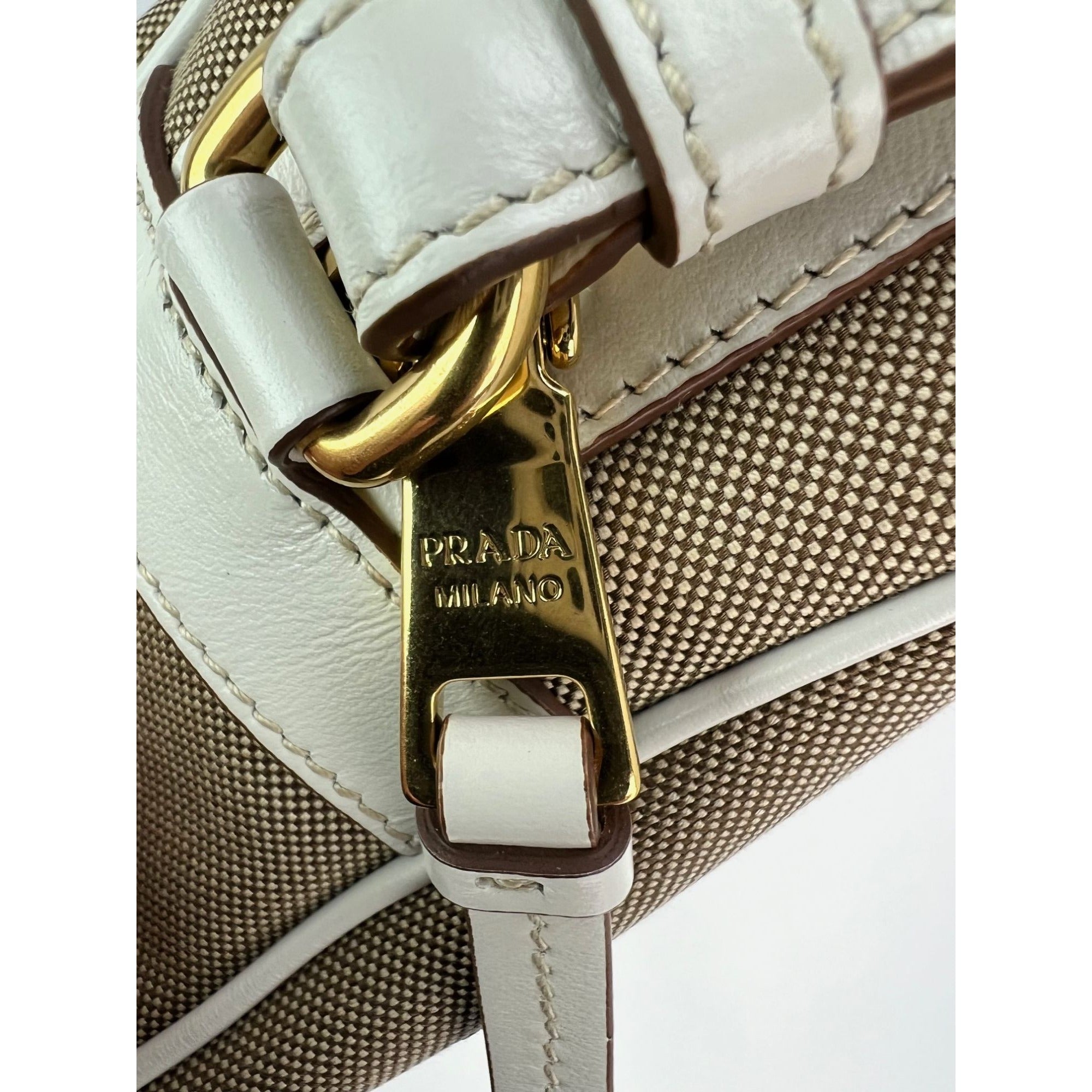 Túi đeo chéo máy ảnh vải kaki Prada