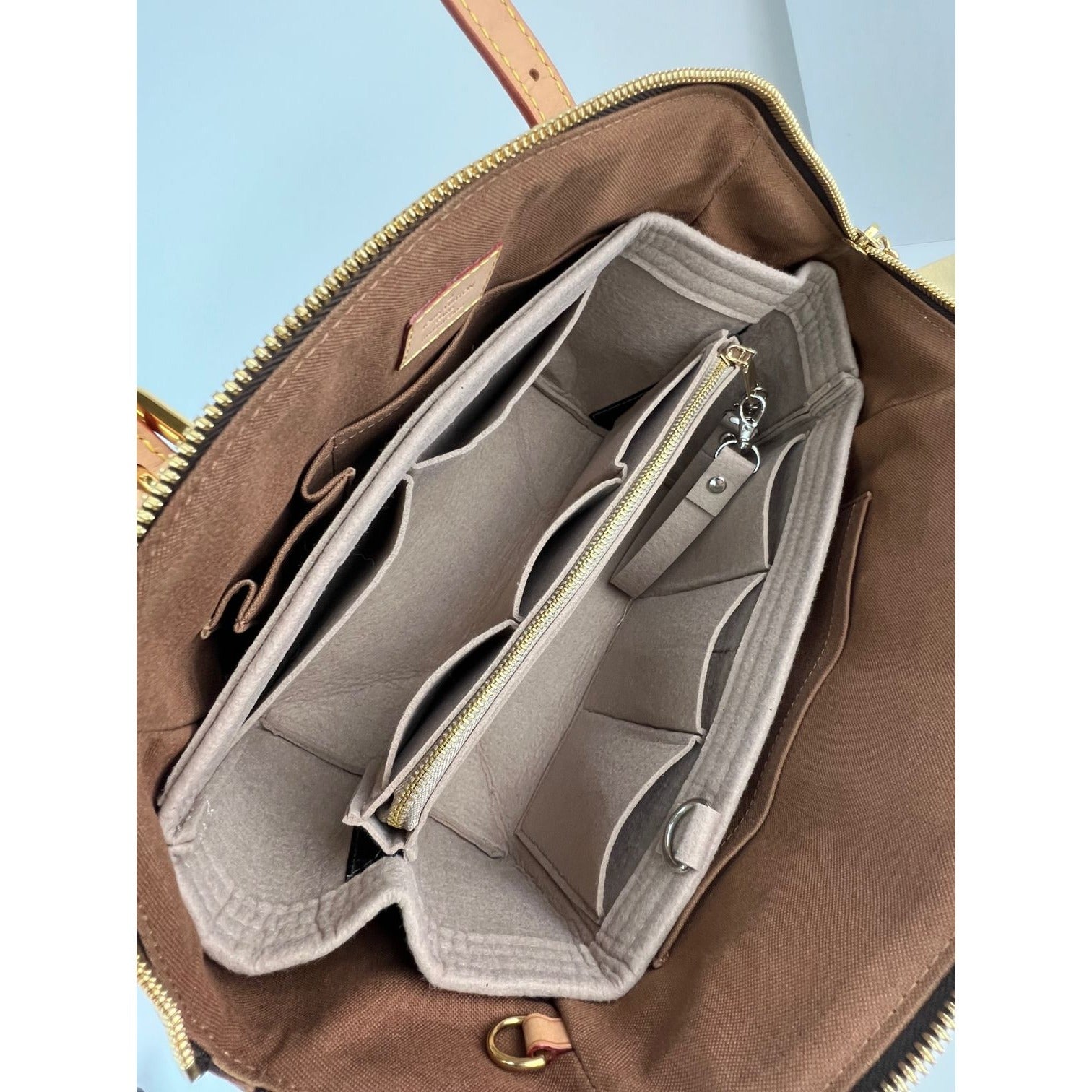 Túi đeo vai Louis Vuitton Tivoli GM Monogram