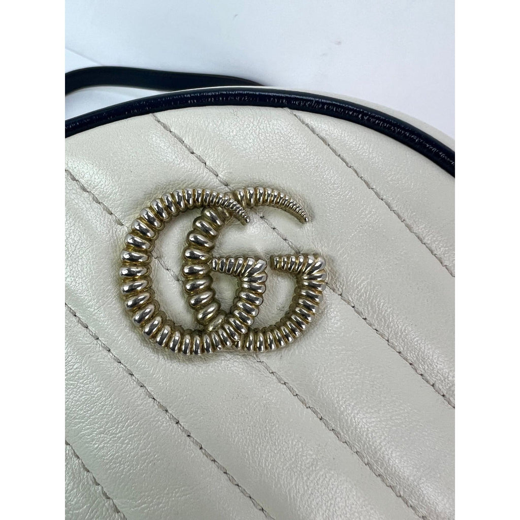 Túi đeo vai Gucci GG Azalea Matelasse bằng da tròn Mystic White