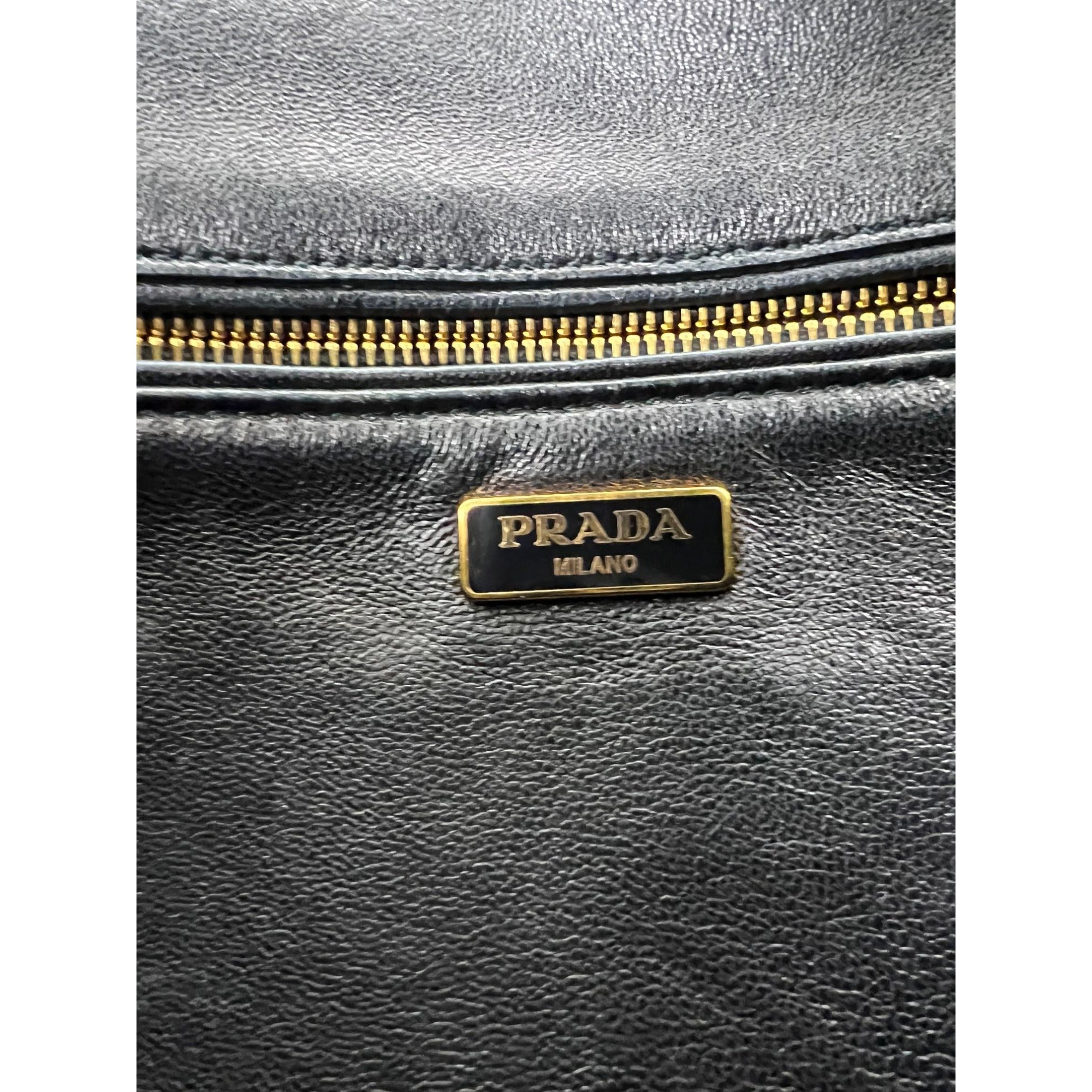 Túi đeo vai Prada Cavallino da bê họa tiết da báo