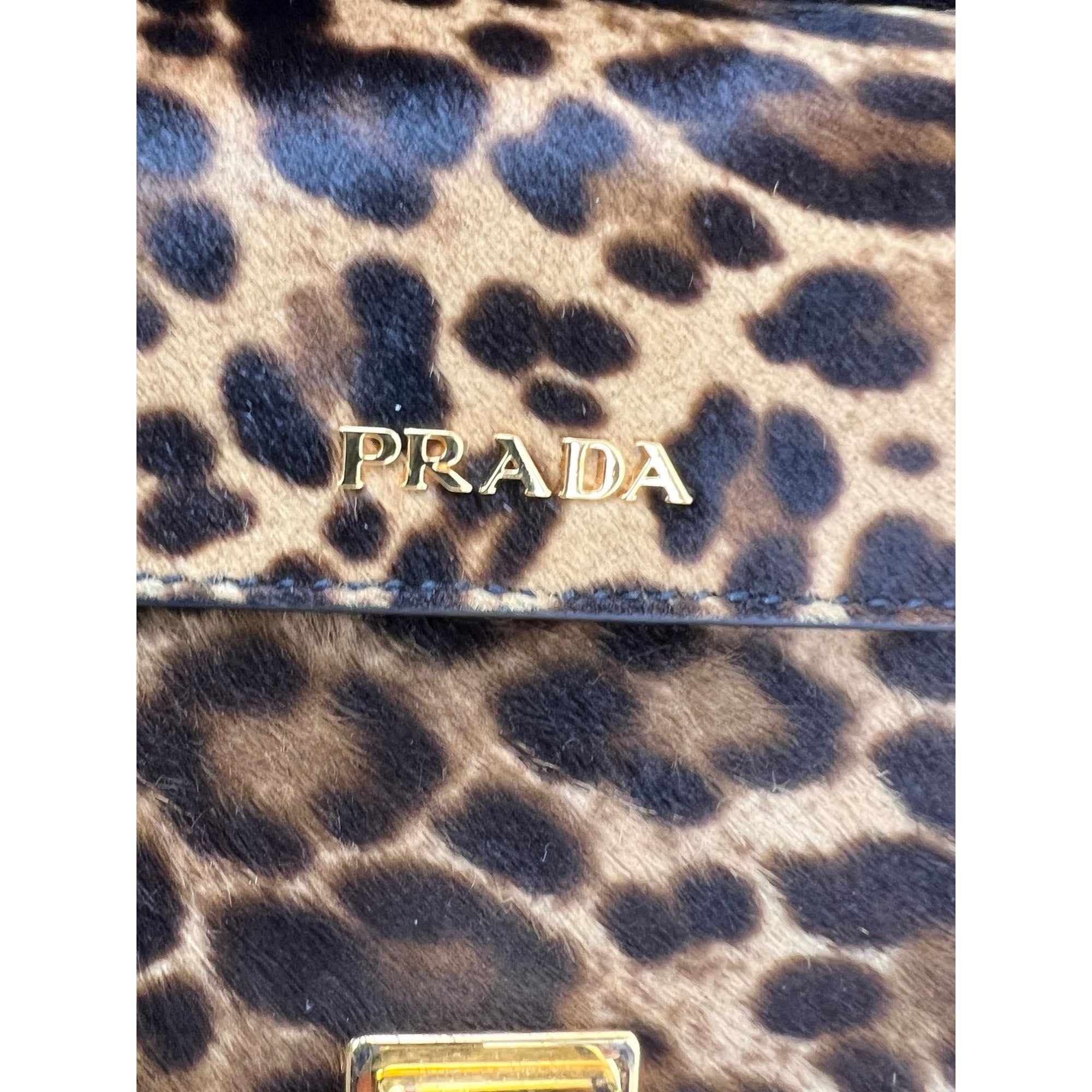Túi đeo vai Prada Cavallino da bê họa tiết da báo