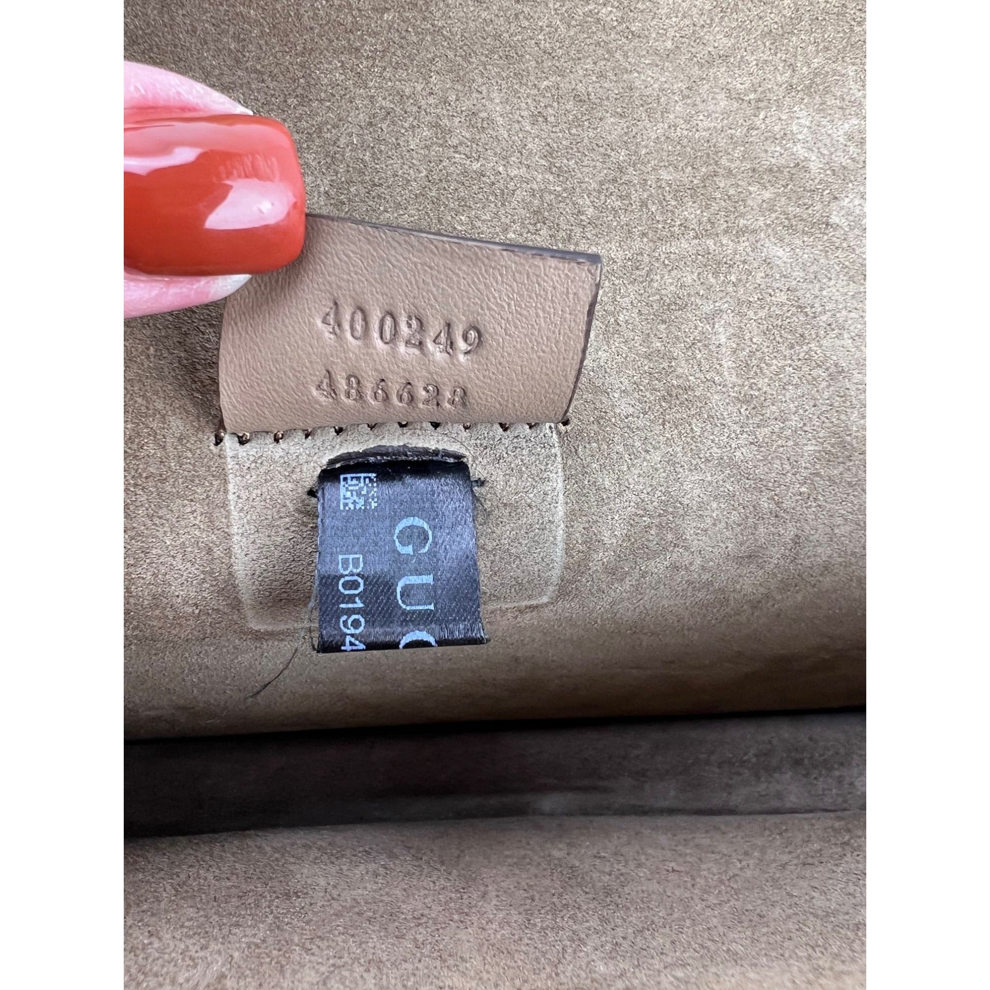 Túi đeo vai Gucci GG Supreme Blooms thêu họa tiết Dionysus cỡ trung màu xanh lam nâu xám