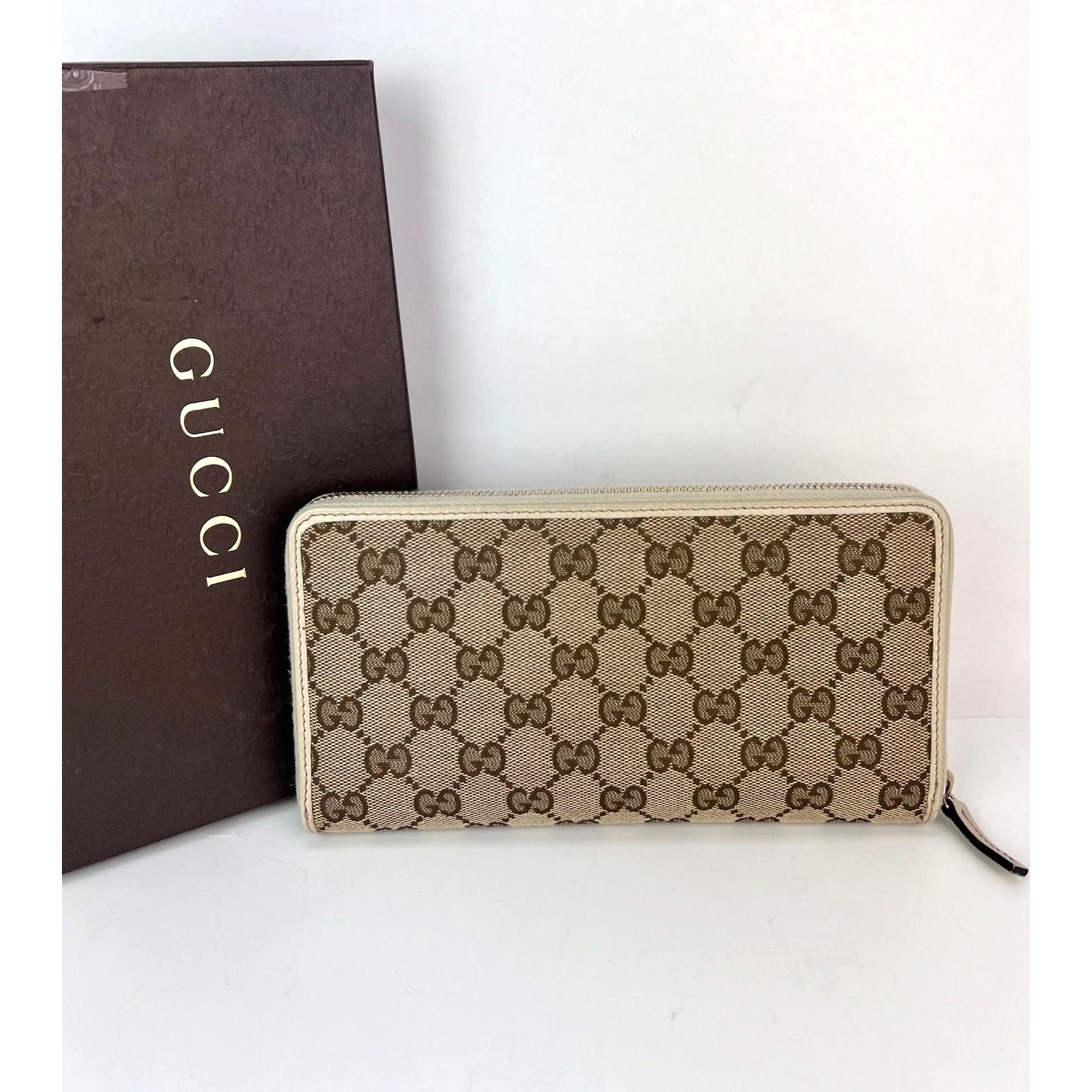 Ví dài bằng vải canvas có khóa kéo logo Gucci GG màu be