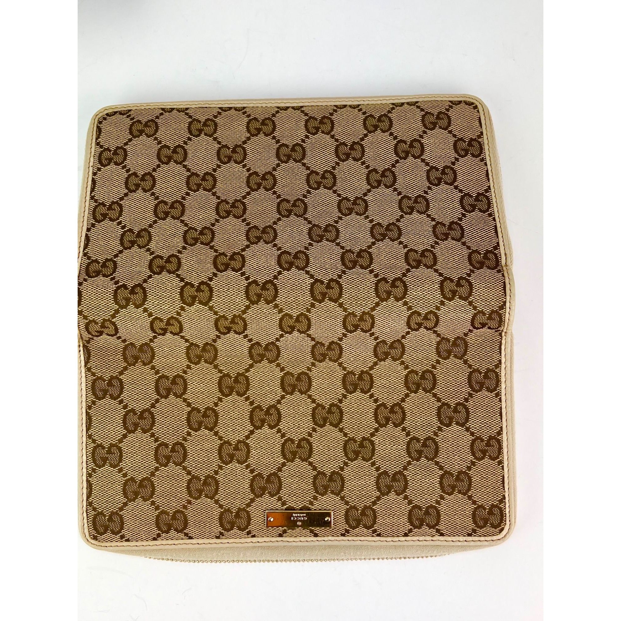 Ví dài bằng vải canvas có khóa kéo logo Gucci GG màu be