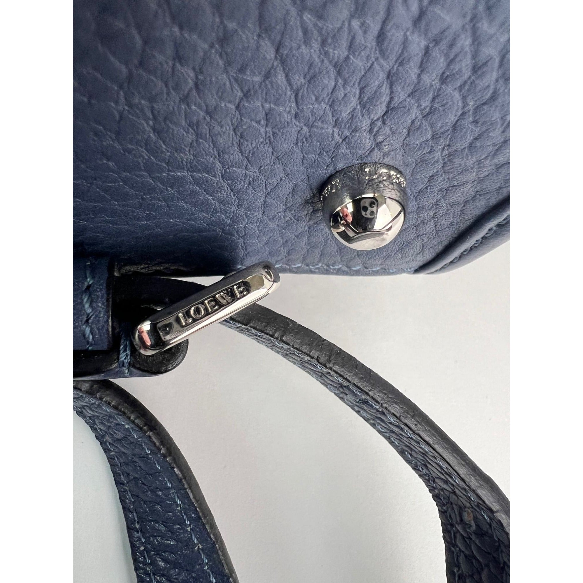 Túi đeo chéo Loewe Calfskin Leather Alamo 28 Blue