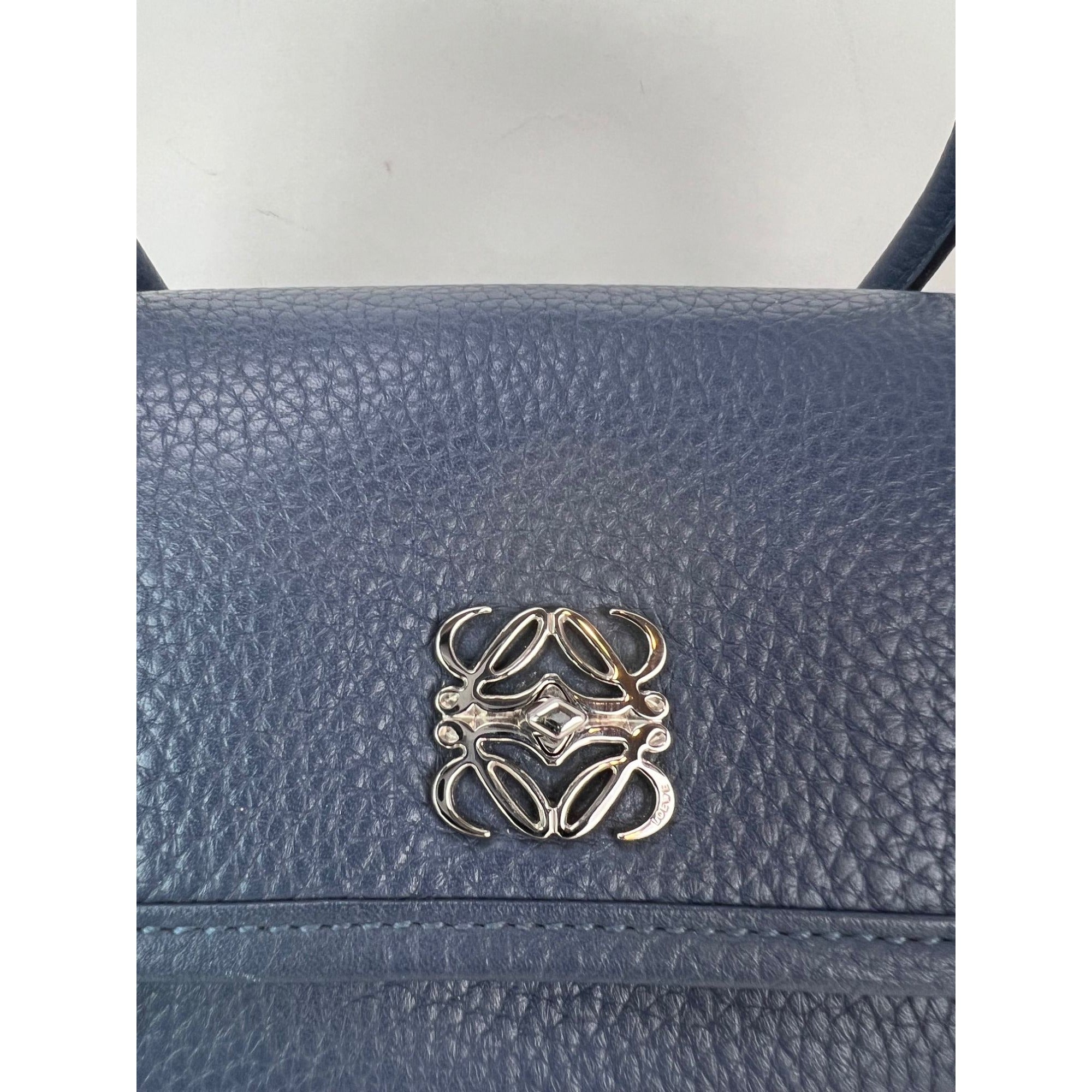 Túi đeo chéo Loewe Calfskin Leather Alamo 28 Blue