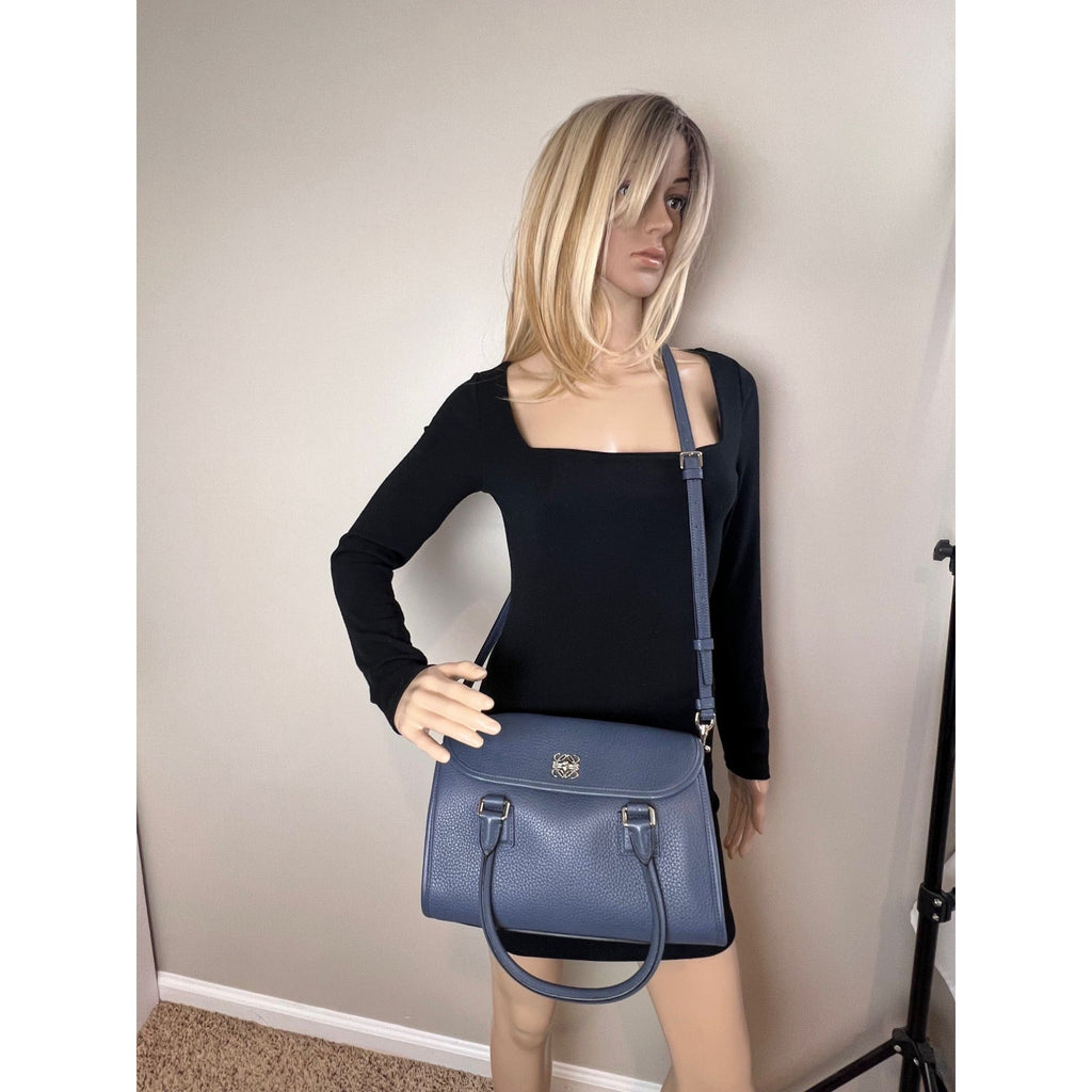 Túi đeo chéo Loewe Calfskin Leather Alamo 28 Blue
