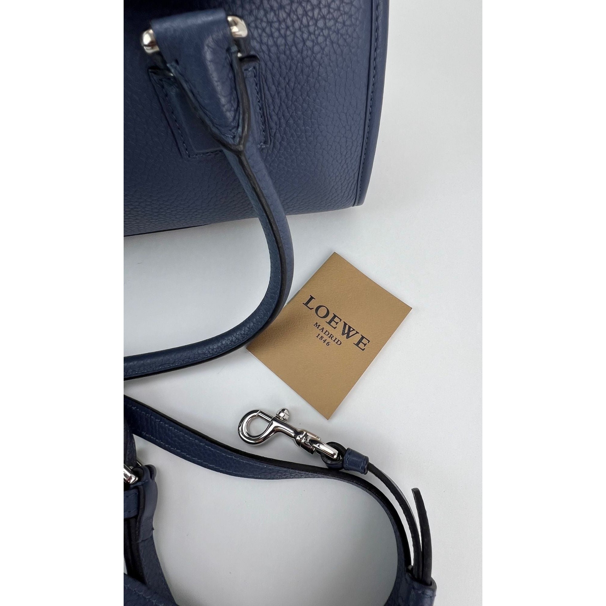 Túi đeo chéo Loewe Calfskin Leather Alamo 28 Blue
