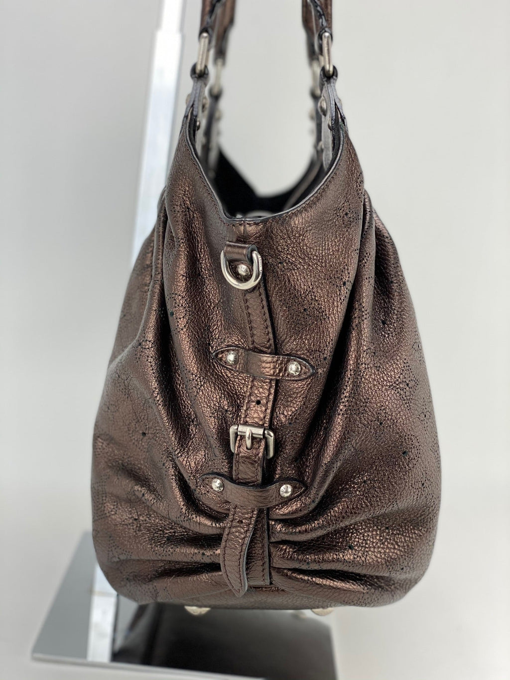 Túi đeo vai da Mahina Metallic Bronze cỡ lớn của Louis Vuitton