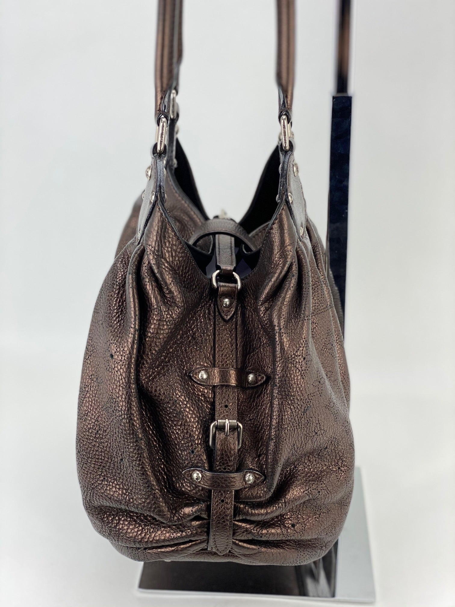 Túi đeo vai da Mahina Metallic Bronze cỡ lớn của Louis Vuitton