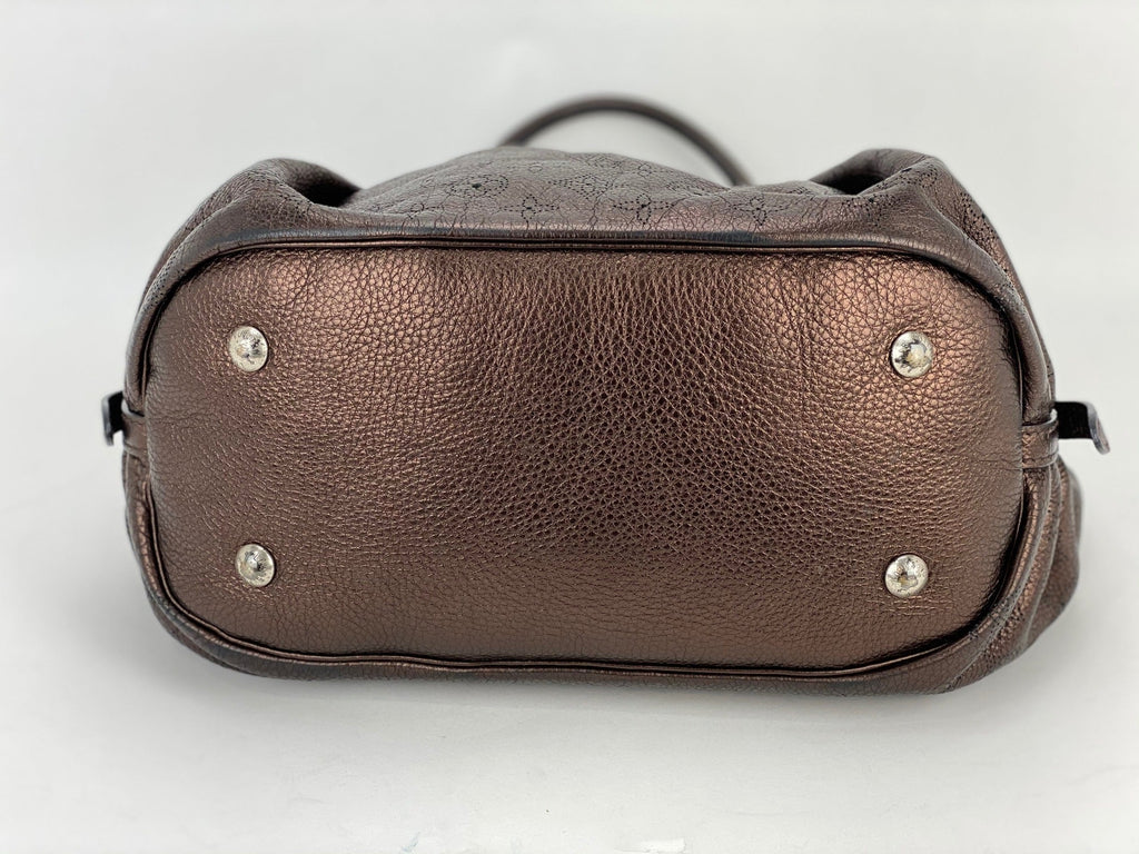 Túi đeo vai da Mahina Metallic Bronze cỡ lớn của Louis Vuitton