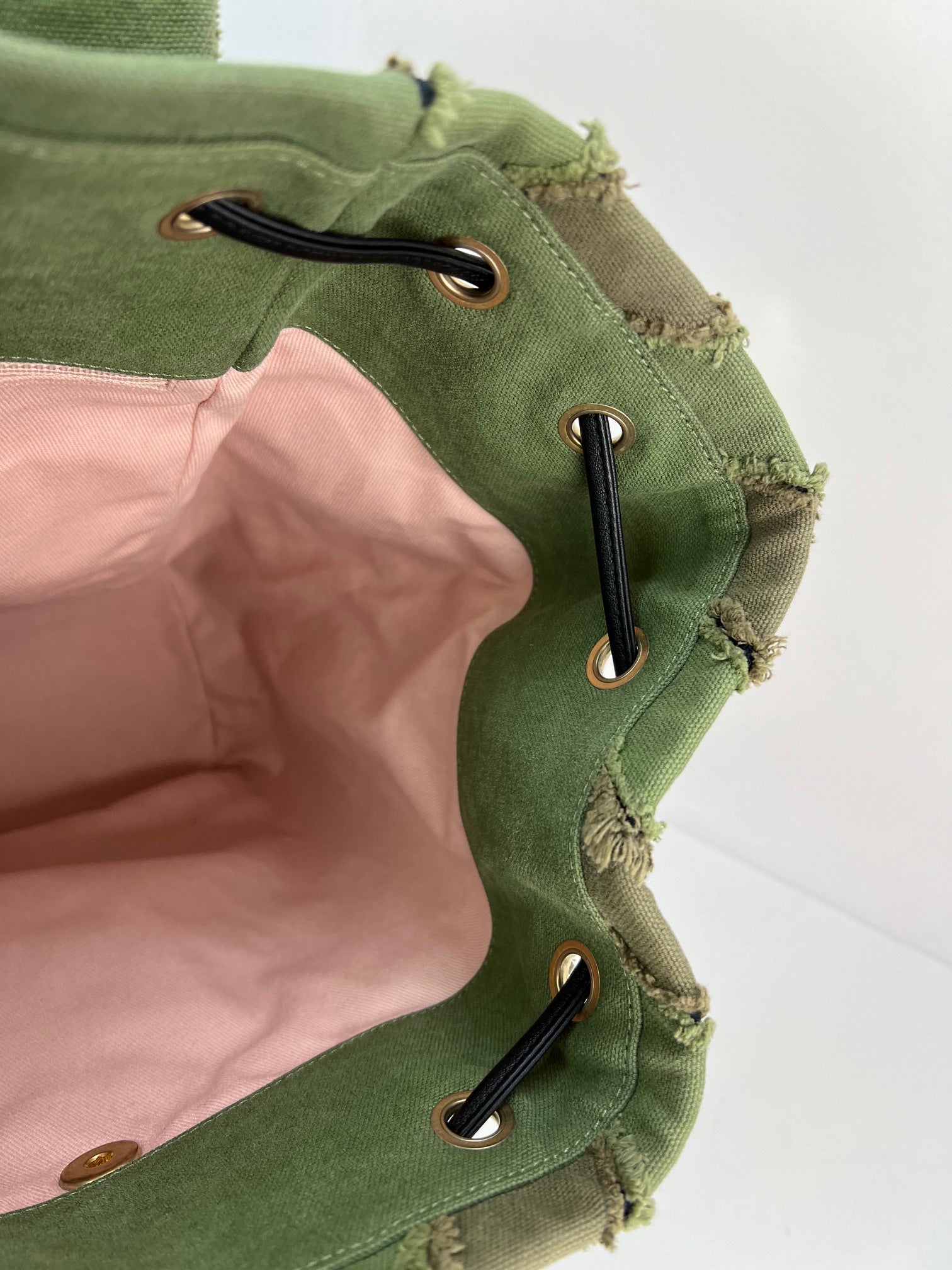 Balo CHANEL Canvas Chevron Cuba Patchwork Khaki Green Backpack Đã qua sử dụng
