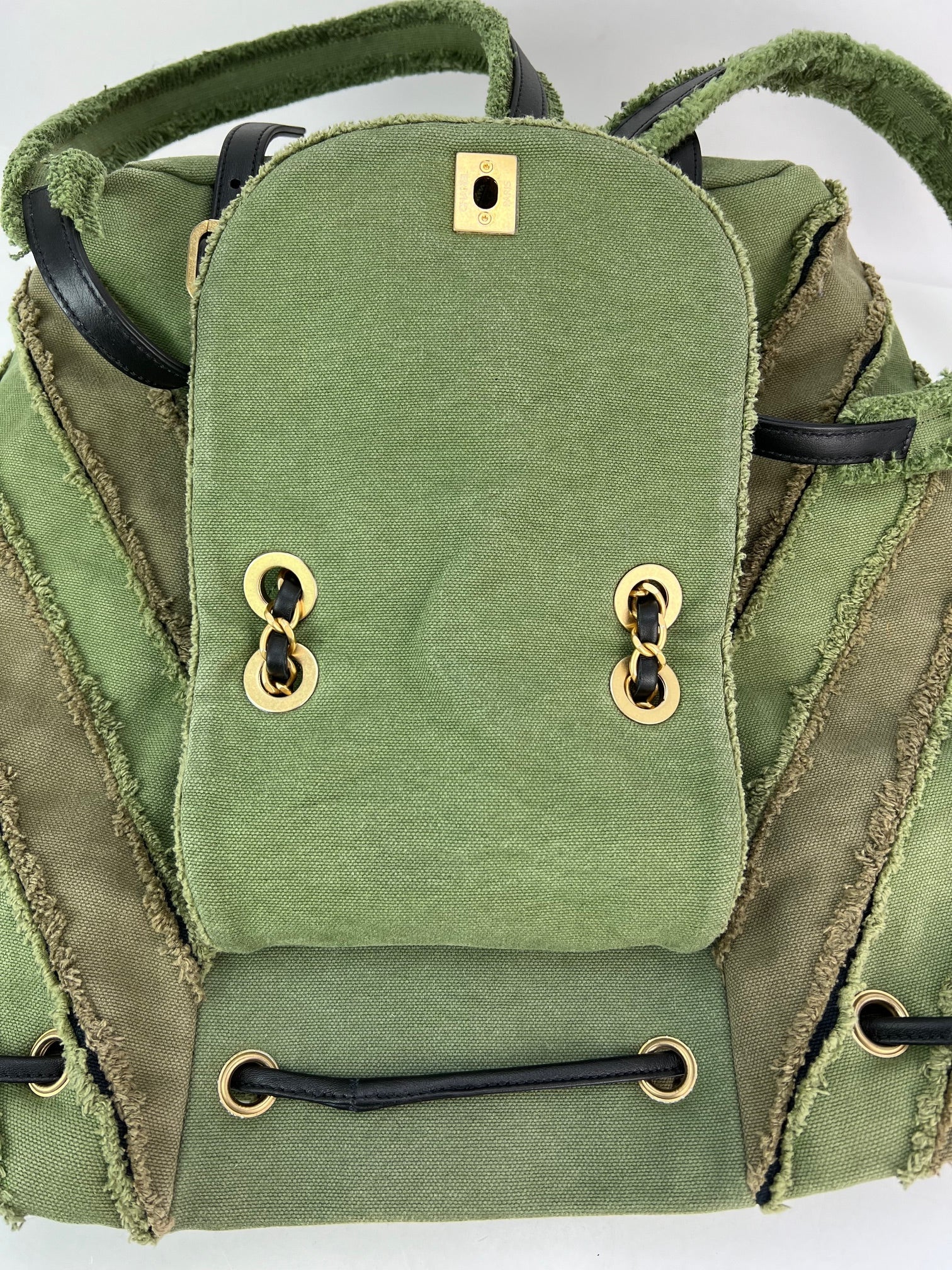 Balo CHANEL Canvas Chevron Cuba Patchwork Khaki Green Backpack Đã qua sử dụng