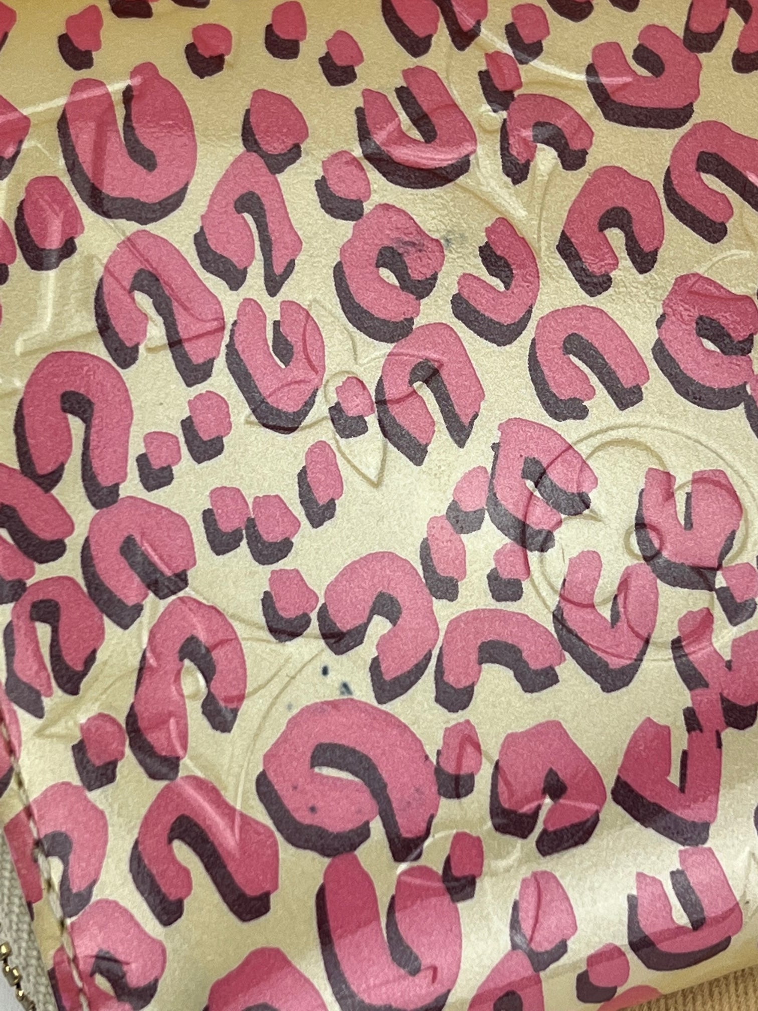 Ví Louis Vuitton Zippy Stephan Sprouse Vernis Leopard có thêm dây xích đeo chéo đã qua sử dụng