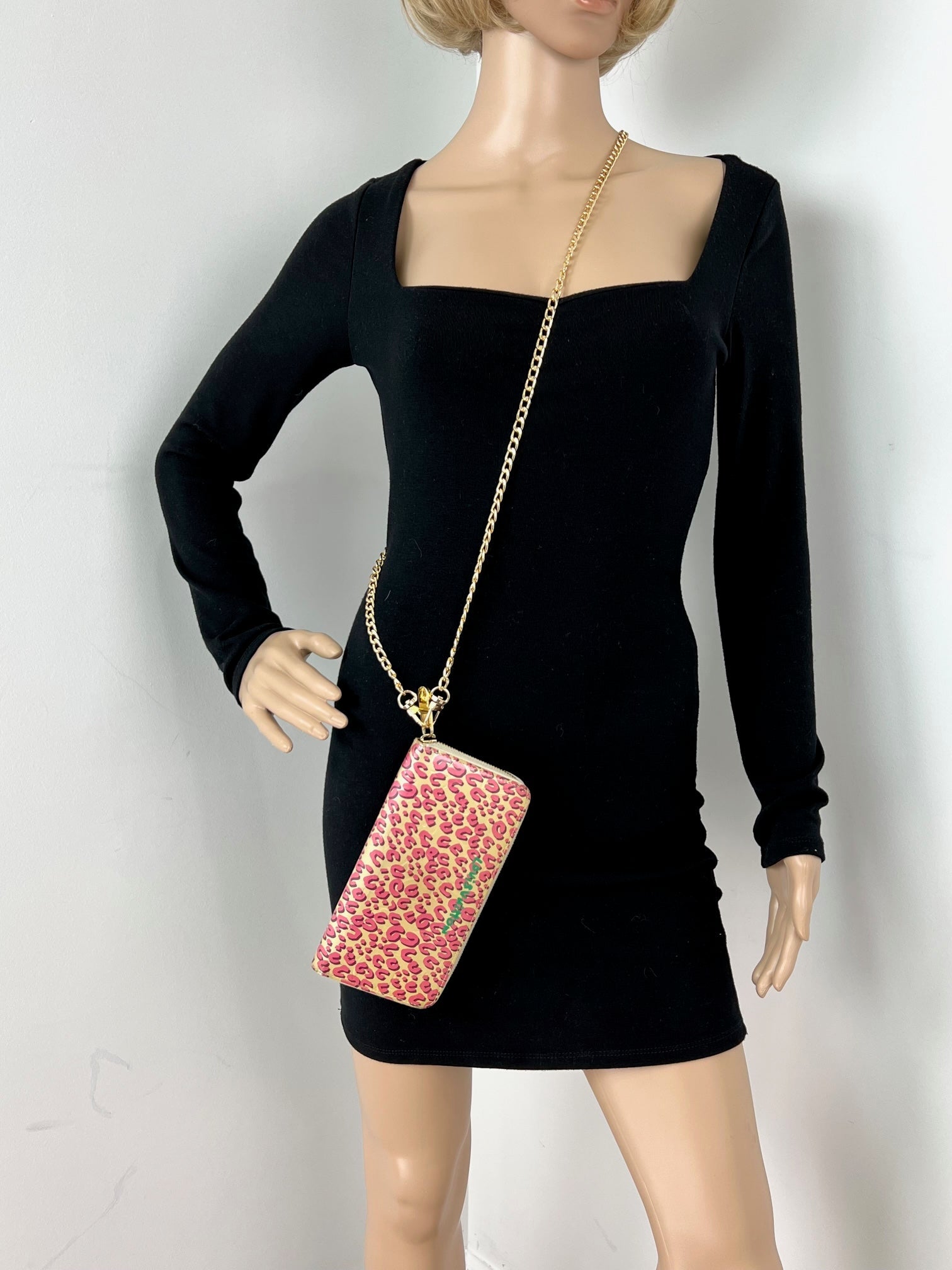 Ví Louis Vuitton Zippy Stephan Sprouse Vernis Leopard có thêm dây xích đeo chéo đã qua sử dụng