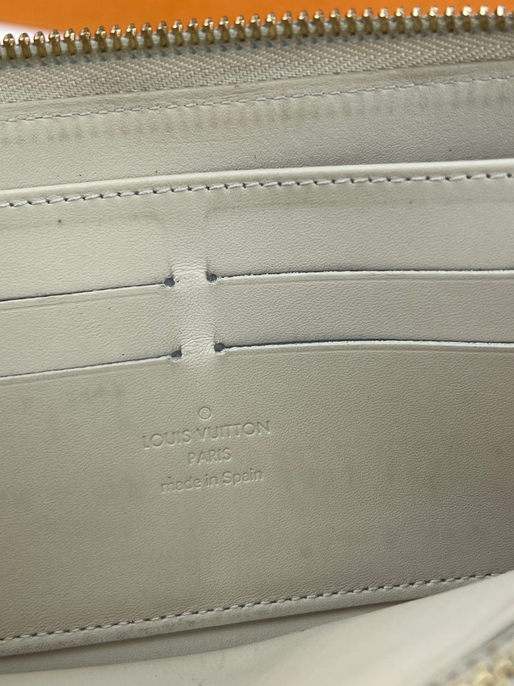Ví Louis Vuitton Zippy Stephan Sprouse Vernis Leopard có thêm dây xích đeo chéo đã qua sử dụng