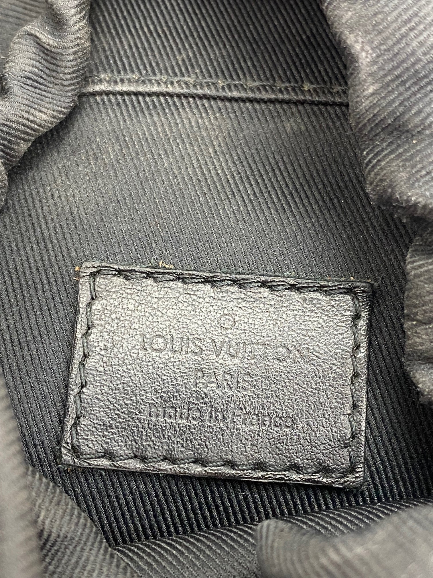 Túi đeo chéo Louis Vuitton Monogram Chalk dành cho nam Túi đeo vai Nap Sac Ba lô