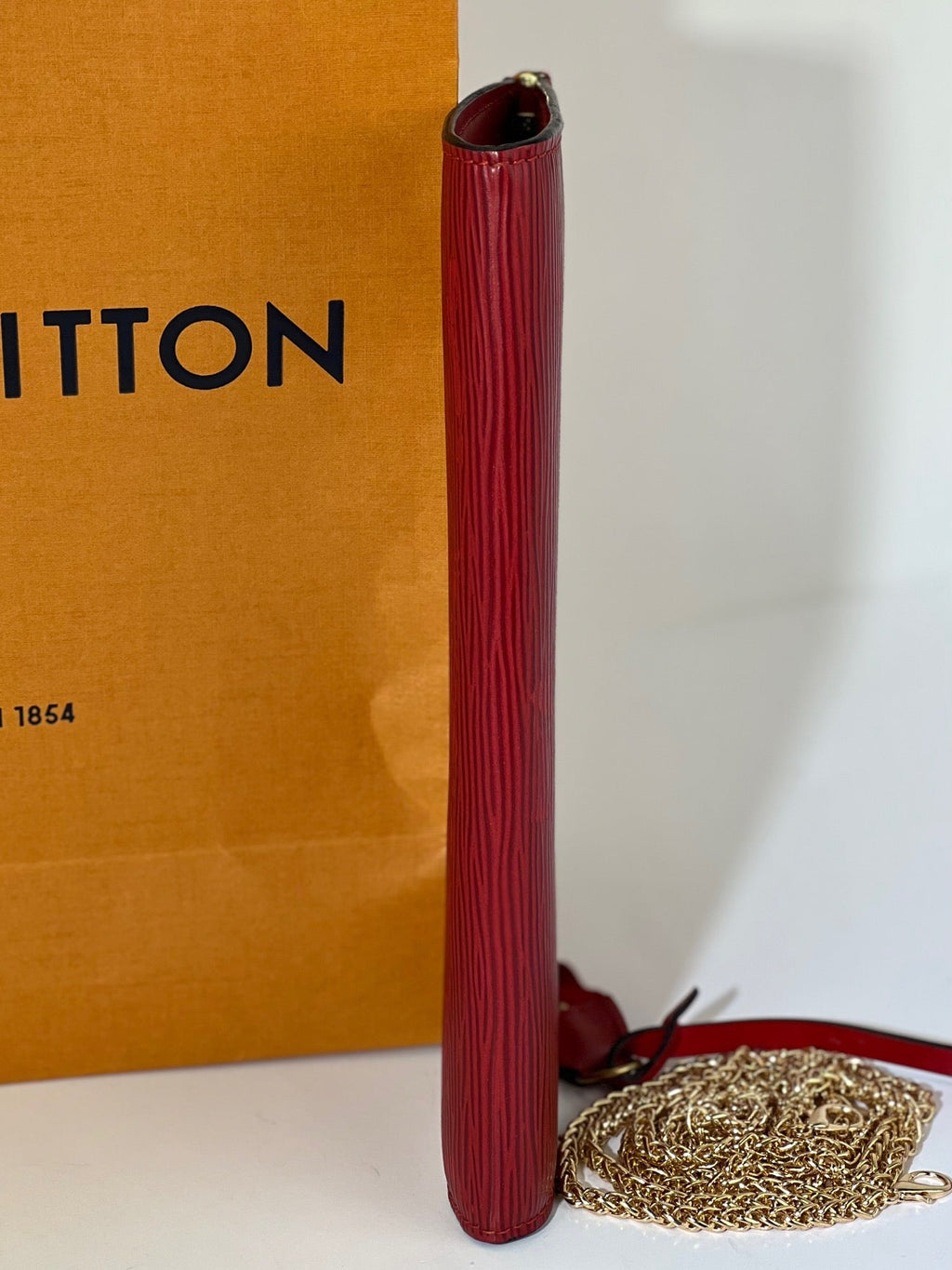 Túi xách Louis Vuitton Epi 24 Pochette Accessories Túi đeo chéo da đỏ đã qua sử dụng