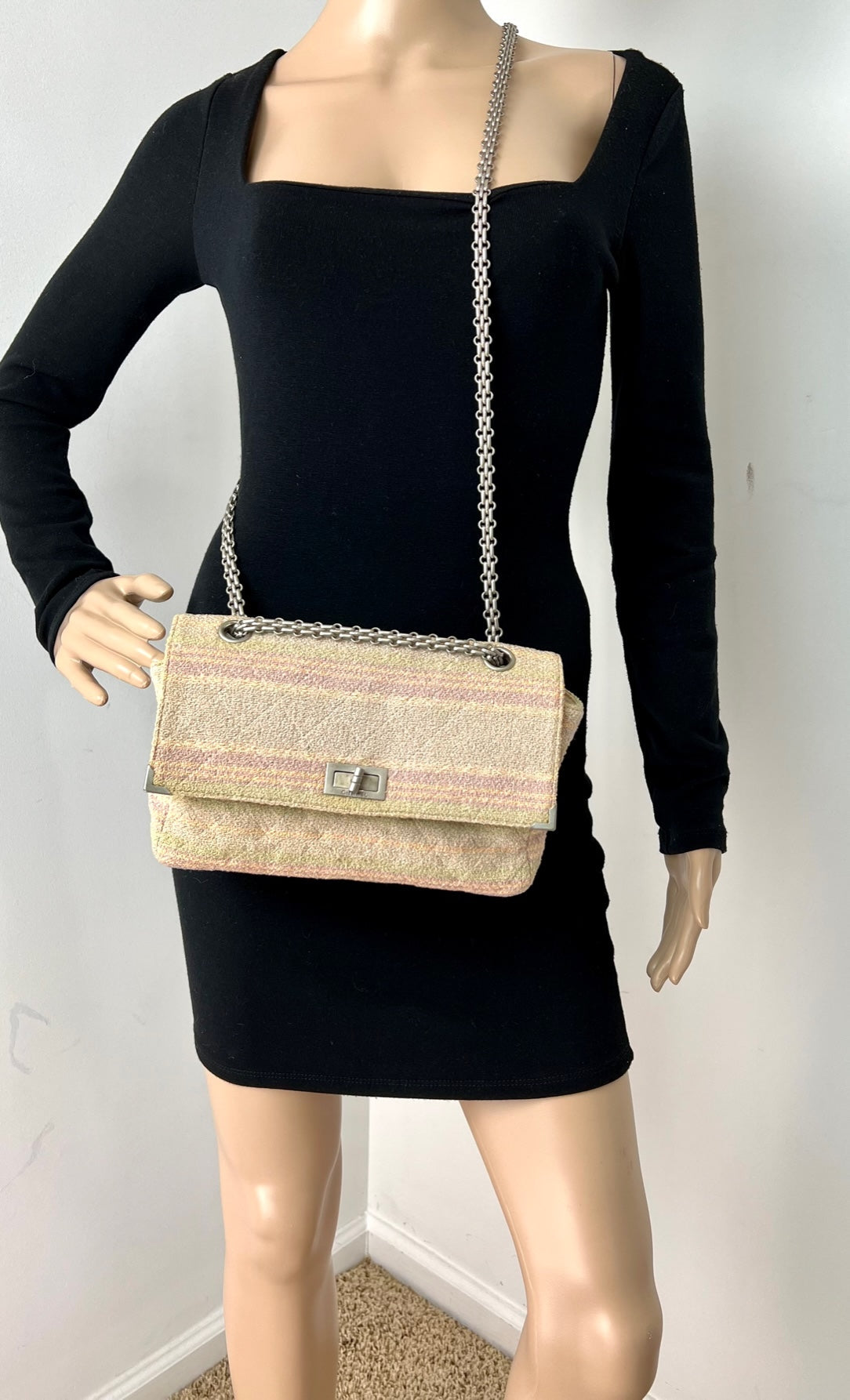 Túi đeo vai vải cotton tweed nhiều màu hồng Chanel 2.55 Reissue 225 nắp đơn