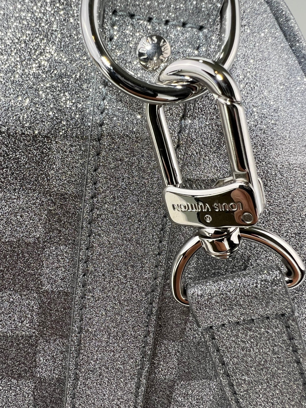 Túi xách Louis Vuitton Keepall Bandoulière 50B Bạc lấp lánh họa tiết Damier Preowned