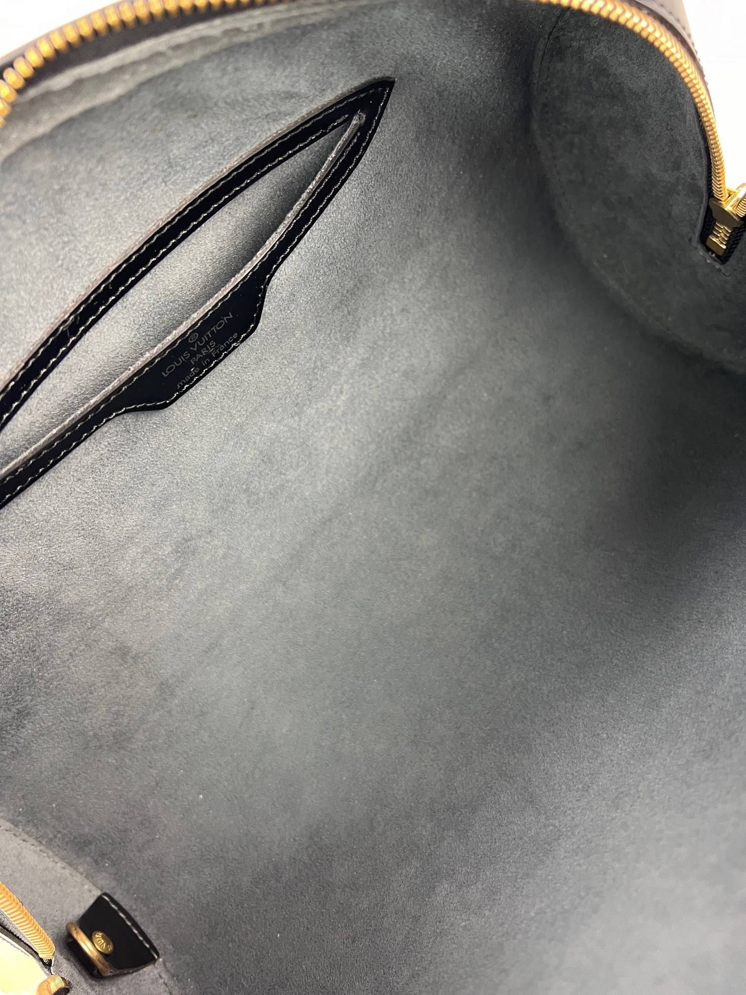 Túi đeo vai da Epi Louis Vuitton Soufflot màu đen