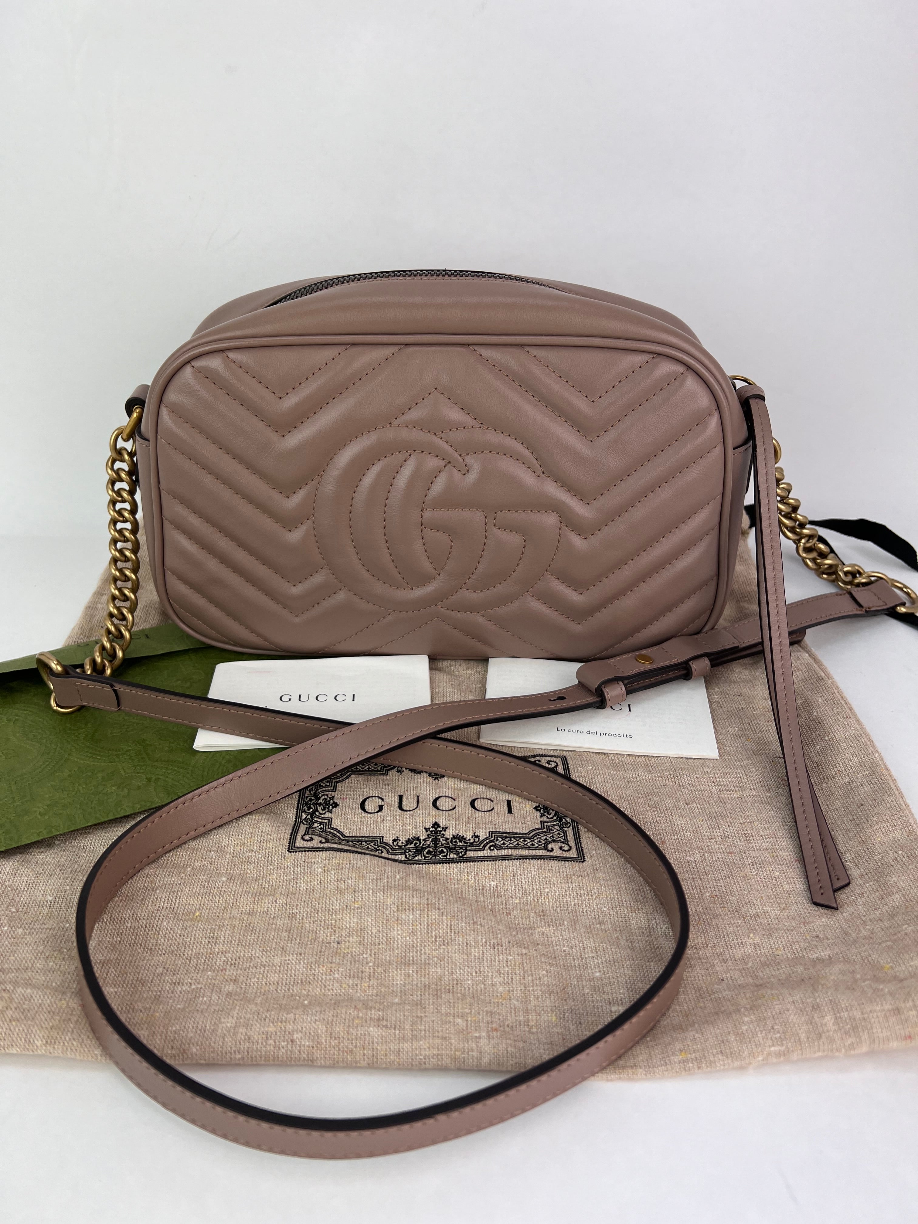 Túi đeo chéo da Matelasse Gucci GG Marmont Small Chain Beige