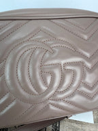 Túi đeo chéo da Matelasse Gucci GG Marmont Small Chain Beige