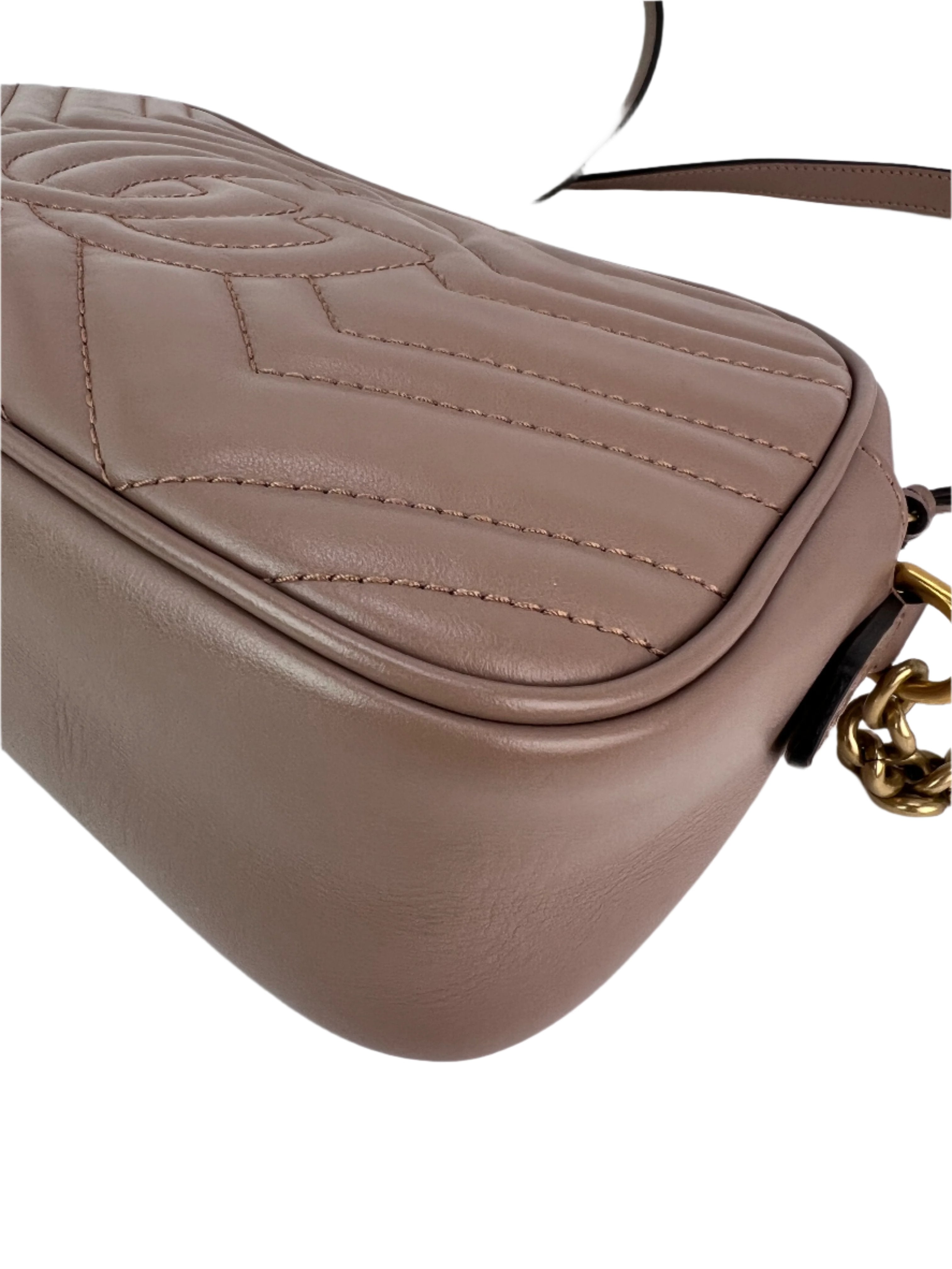 Túi đeo chéo da Matelasse Gucci GG Marmont Small Chain Beige