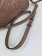 Túi đeo chéo da Matelasse Gucci GG Marmont Small Chain Beige
