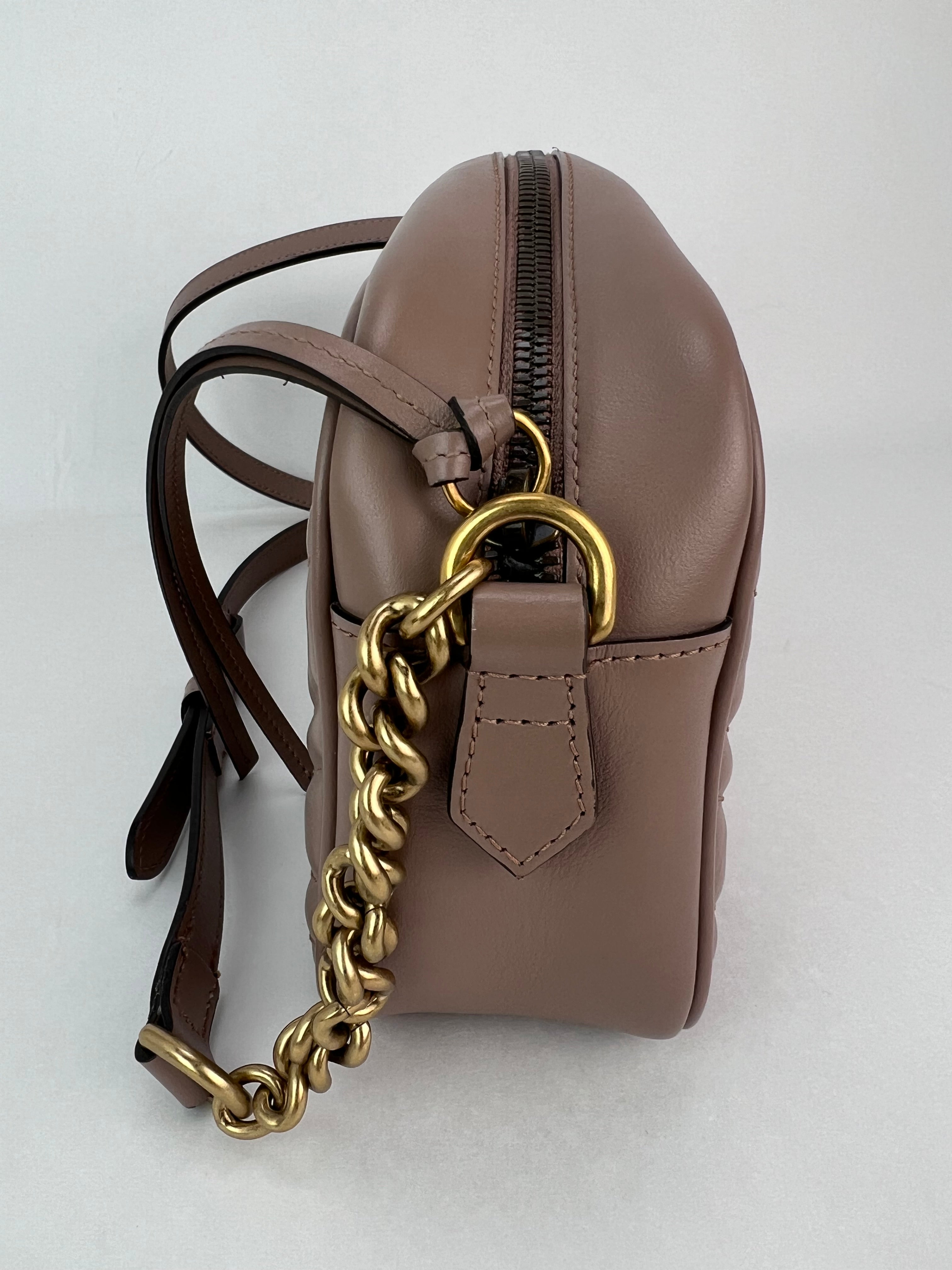 Túi đeo chéo da Matelasse Gucci GG Marmont Small Chain Beige