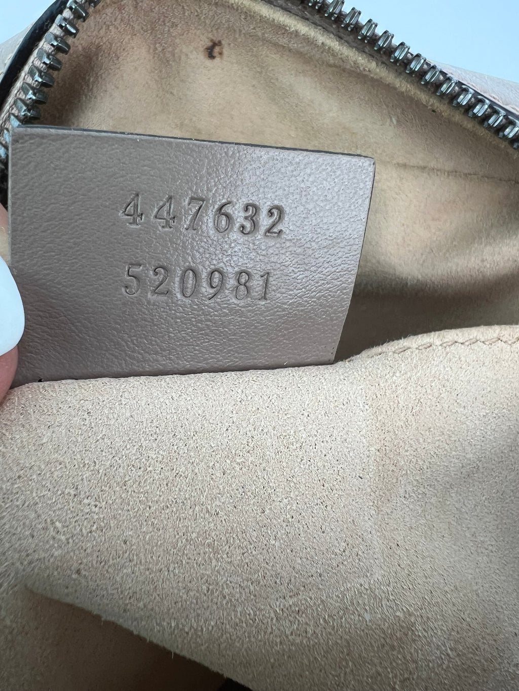 Túi đeo chéo da Matelasse Gucci GG Marmont Small Chain Beige