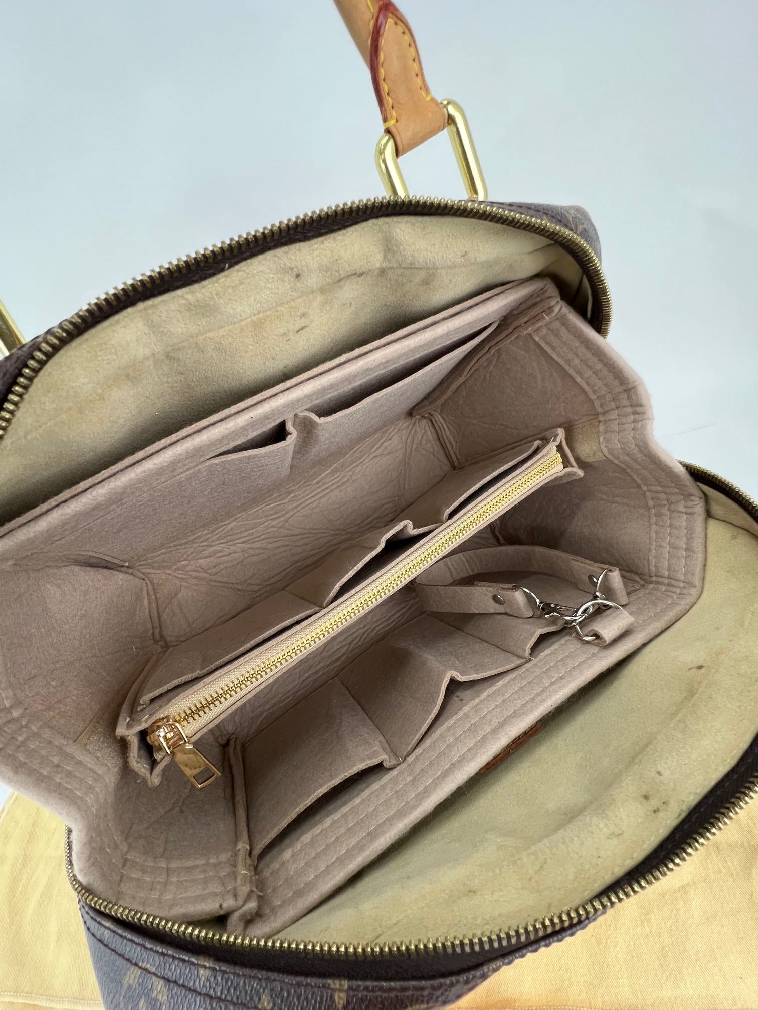 Túi xách tay Louis Vuitton Manhattan GM Monogram Canvas Shoulder Bag đã qua sử dụng
