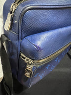 Túi đeo chéo ngoài trời Taigarama màu xanh của LOUIS VUITTON